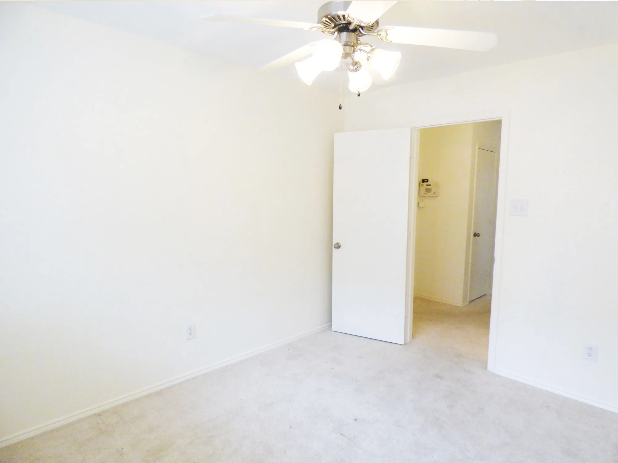 Single Family Residence For Sale in Tarrant County , 8532 Hawkview Drive, Fort Worth, Texas 76179, 3 Bedroom, 2 Bathroom, 2 Garage spaces, 1,637 Sqft, built in 2006, Price $230,000, mls#21338383, Real Estate Agent in Fort Worth, Homes For Sale in Tarrant county, Homes For Sale in Fort Worth, Realtor in Fort Worth Texas, Real Estate Brokerage Independent Realty Texas, Luminita Cordes Realtor