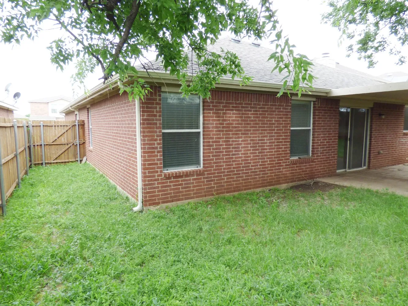 Single Family Residence For Sale in Tarrant County , 8532 Hawkview Drive, Fort Worth, Texas 76179, 3 Bedroom, 2 Bathroom, 2 Garage spaces, 1,637 Sqft, built in 2006, Price $230,000, mls#21338383, Real Estate Agent in Fort Worth, Homes For Sale in Tarrant county, Homes For Sale in Fort Worth, Realtor in Fort Worth Texas, Real Estate Brokerage Independent Realty Texas, Luminita Cordes Realtor