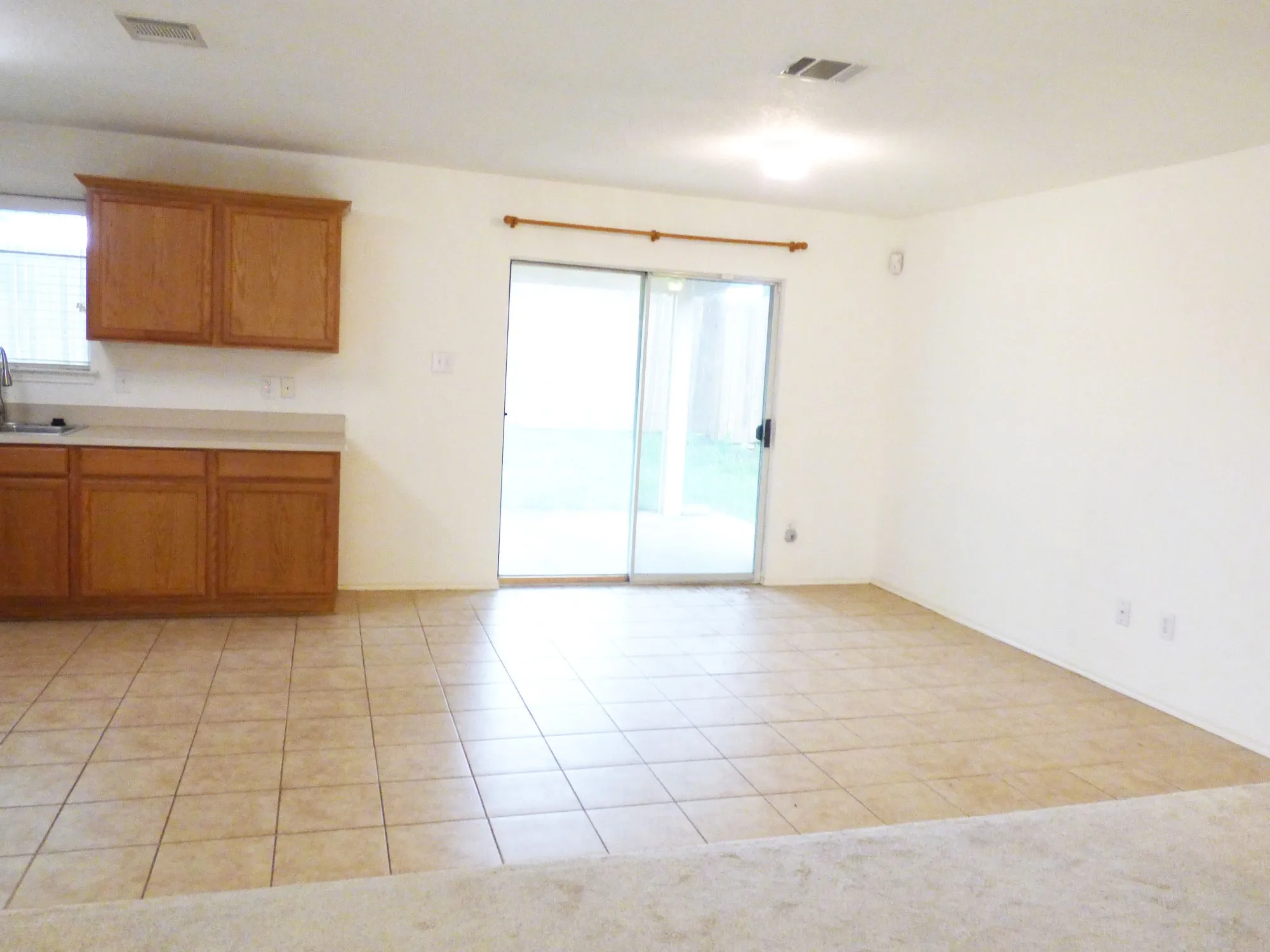 Single Family Residence For Sale in Tarrant County , 8532 Hawkview Drive, Fort Worth, Texas 76179, 3 Bedroom, 2 Bathroom, 2 Garage spaces, 1,637 Sqft, built in 2006, Price $230,000, mls#21338383, Real Estate Agent in Fort Worth, Homes For Sale in Tarrant county, Homes For Sale in Fort Worth, Realtor in Fort Worth Texas, Real Estate Brokerage Independent Realty Texas, Luminita Cordes Realtor