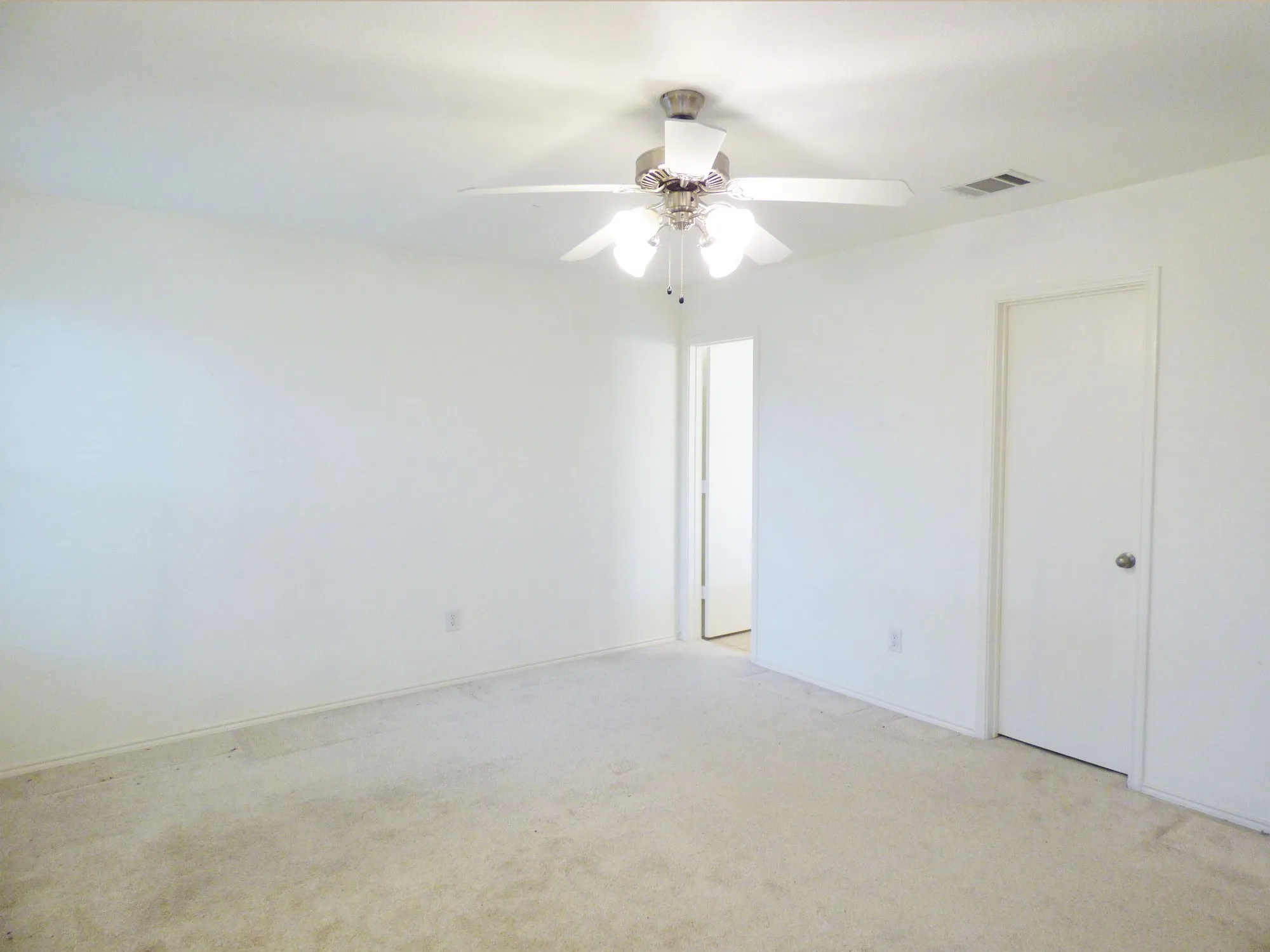 Single Family Residence For Sale in Tarrant County , 8532 Hawkview Drive, Fort Worth, Texas 76179, 3 Bedroom, 2 Bathroom, 2 Garage spaces, 1,637 Sqft, built in 2006, Price $230,000, mls#21338383, Real Estate Agent in Fort Worth, Homes For Sale in Tarrant county, Homes For Sale in Fort Worth, Realtor in Fort Worth Texas, Real Estate Brokerage Independent Realty Texas, Luminita Cordes Realtor