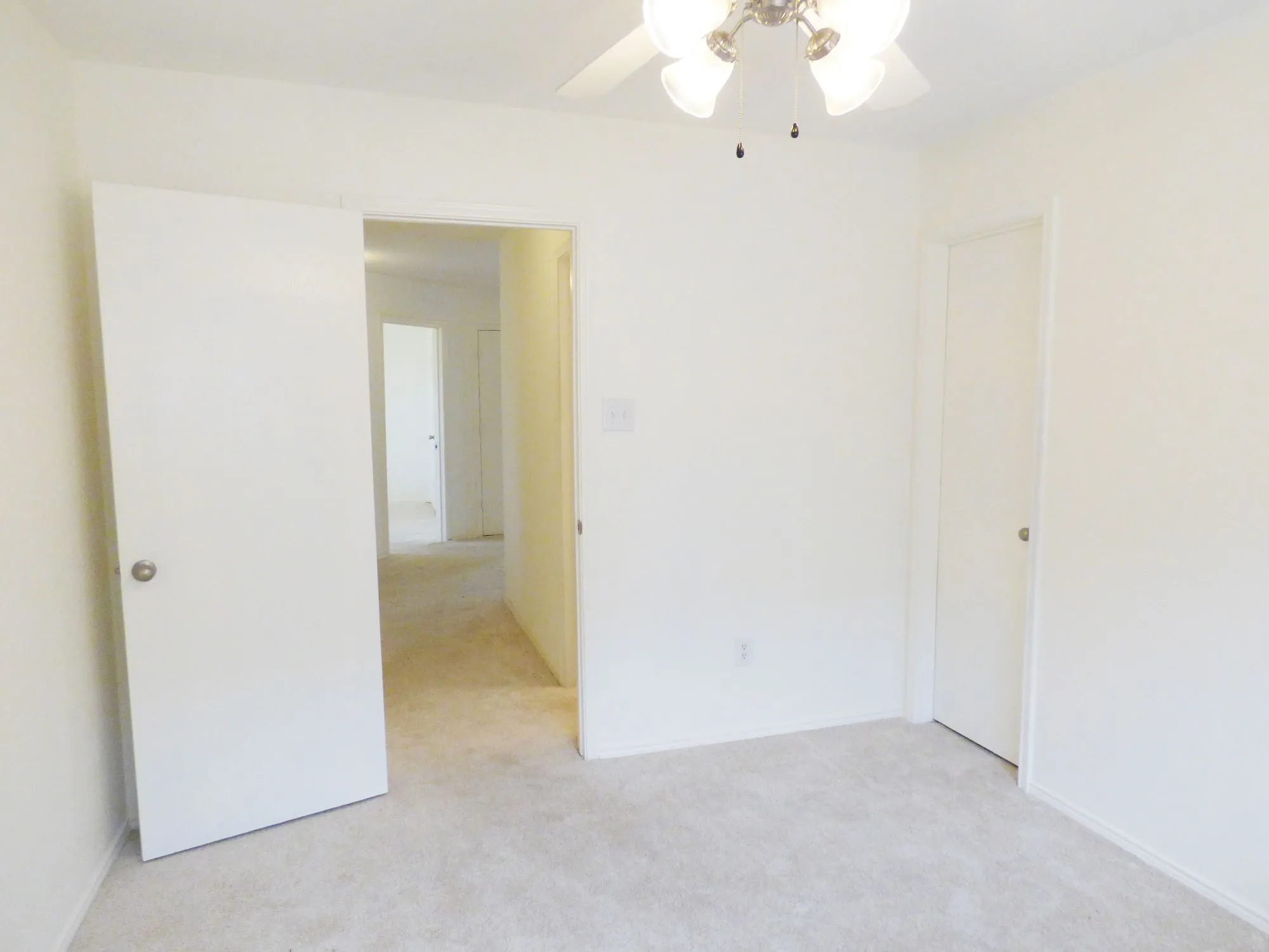 Single Family Residence For Sale in Tarrant County , 8532 Hawkview Drive, Fort Worth, Texas 76179, 3 Bedroom, 2 Bathroom, 2 Garage spaces, 1,637 Sqft, built in 2006, Price $230,000, mls#21338383, Real Estate Agent in Fort Worth, Homes For Sale in Tarrant county, Homes For Sale in Fort Worth, Realtor in Fort Worth Texas, Real Estate Brokerage Independent Realty Texas, Luminita Cordes Realtor