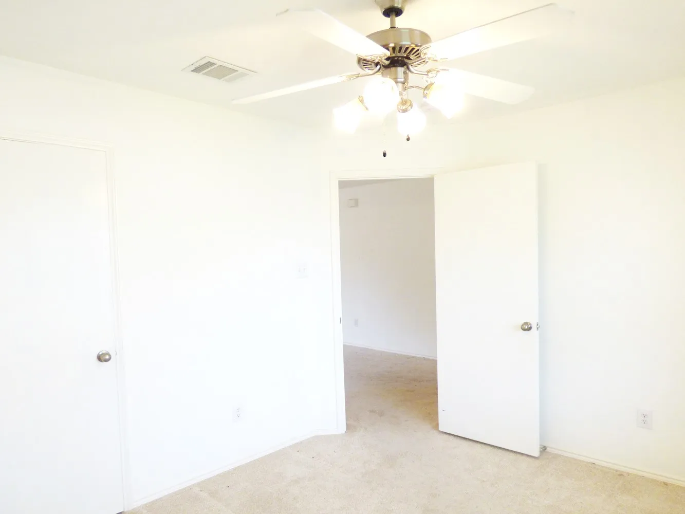 Single Family Residence For Sale in Tarrant County , 8532 Hawkview Drive, Fort Worth, Texas 76179, 3 Bedroom, 2 Bathroom, 2 Garage spaces, 1,637 Sqft, built in 2006, Price $230,000, mls#21338383, Real Estate Agent in Fort Worth, Homes For Sale in Tarrant county, Homes For Sale in Fort Worth, Realtor in Fort Worth Texas, Real Estate Brokerage Independent Realty Texas, Luminita Cordes Realtor