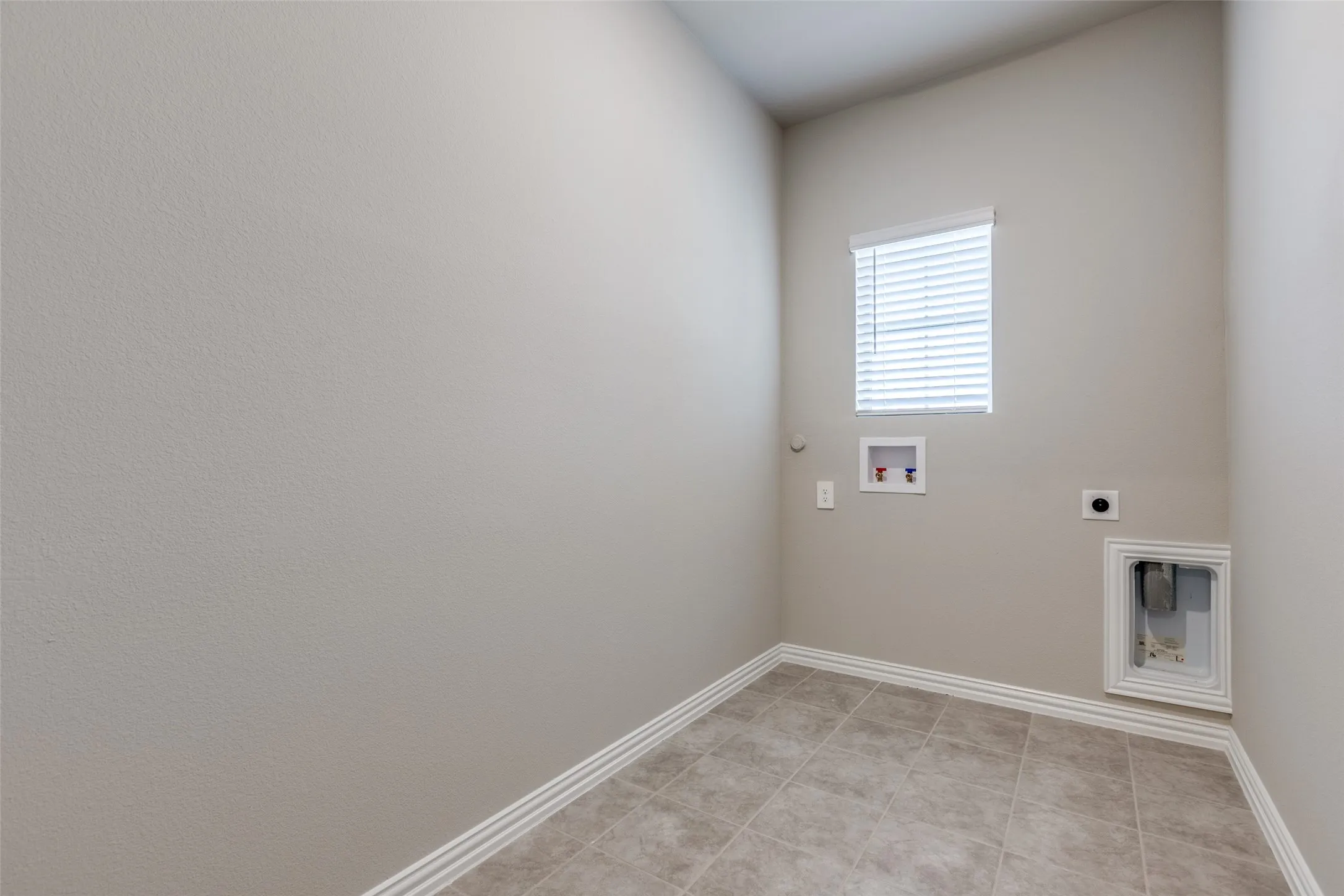 Single Family Residence For Rent in Collin County , 4805 Everly Court, Princeton, Texas 75071, 3 Bedrooms, 2 Bathrooms, 2 Garage spaces, 1,552 Sqft, built in 2024, Price $2,195, mls#21338378, Real Estate Agent in Princeton, Homes For Rent in Collin county, Homes For Rent in Princeton, Realtor in Princeton Texas, Real Estate Brokerage Independent Realty Texas, Luminita Cordes Realtor
