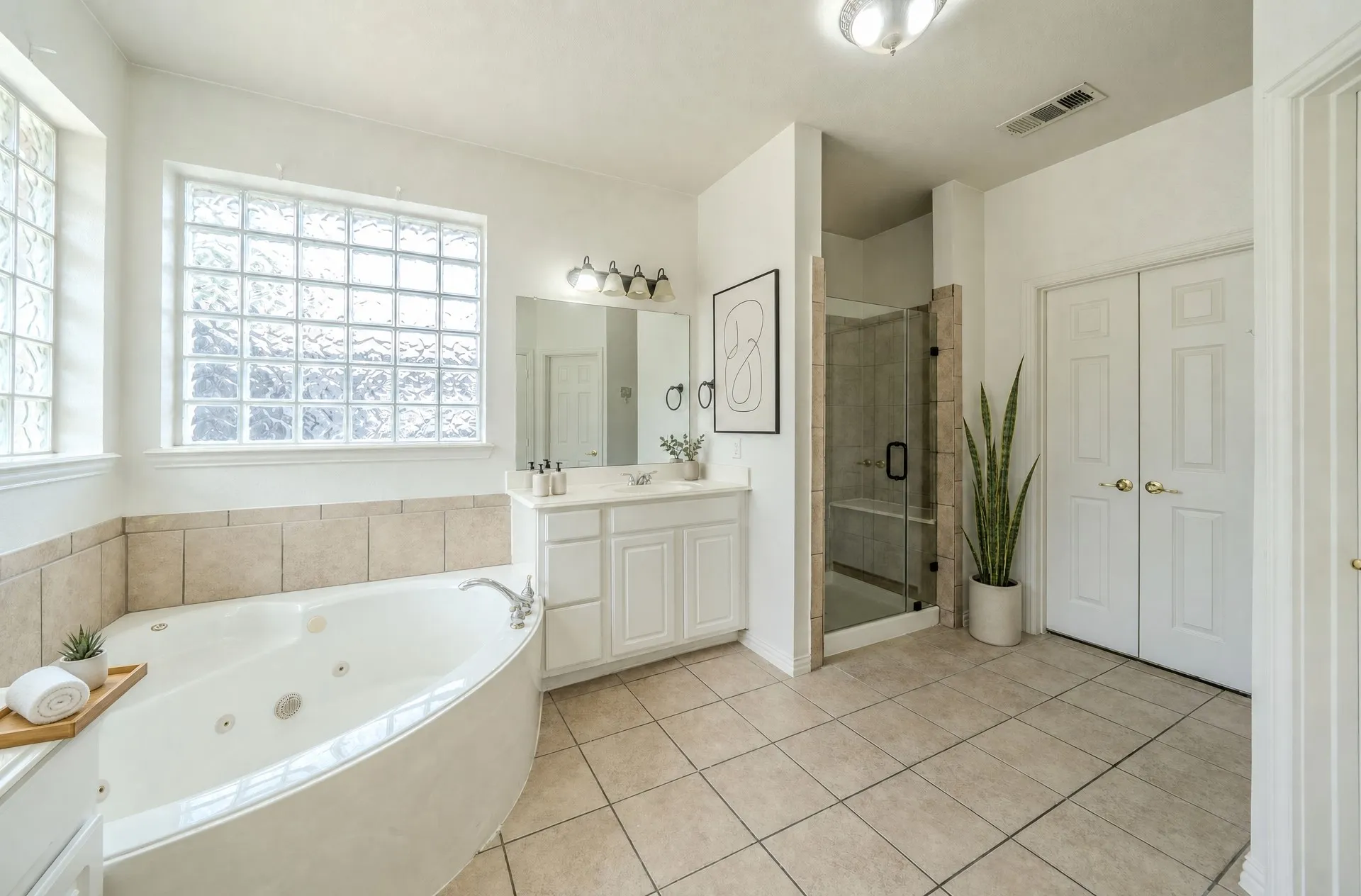 Single Family Residence For Sale in Collin County , 1026 Brentwood Drive, Murphy, Texas 75094, 4 Bedroom, 4 Bathroom, 3 Garage spaces, 3,641 Sqft, built in 2002, mls#21335119, Real Estate Agent in Murphy, Homes For Sale in Collin county, Homes For Sale in Murphy, Realtor in Murphy Texas, Real Estate Brokerage Independent Realty Texas, Luminita Cordes Realtor