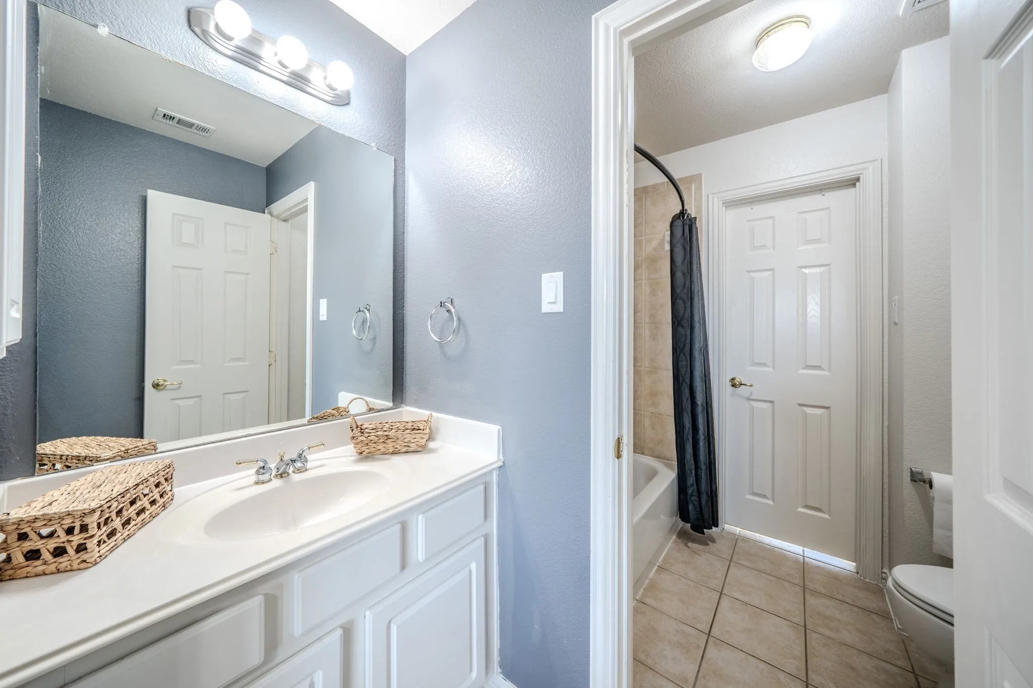 Single Family Residence For Sale in Collin County , 1026 Brentwood Drive, Murphy, Texas 75094, 4 Bedroom, 4 Bathroom, 3 Garage spaces, 3,641 Sqft, built in 2002, mls#21335119, Real Estate Agent in Murphy, Homes For Sale in Collin county, Homes For Sale in Murphy, Realtor in Murphy Texas, Real Estate Brokerage Independent Realty Texas, Luminita Cordes Realtor