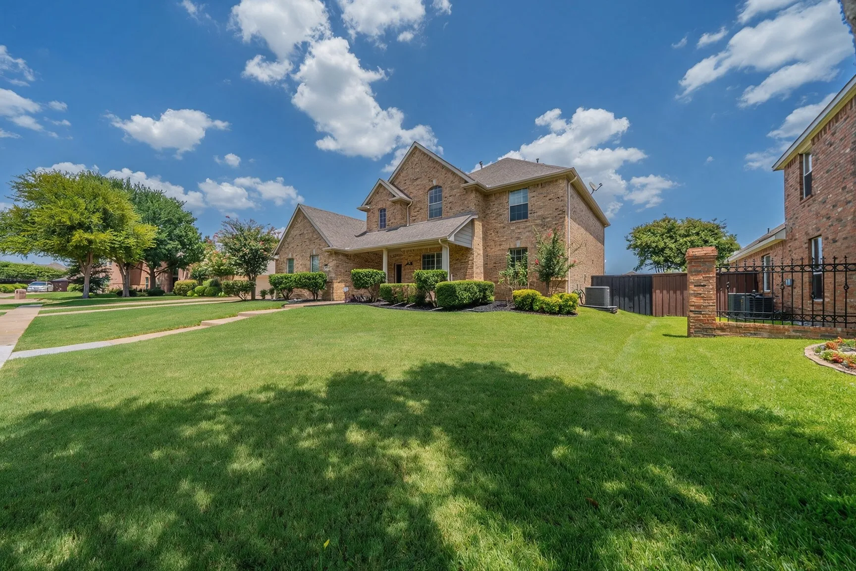 Single Family Residence For Sale in Collin County , 1026 Brentwood Drive, Murphy, Texas 75094, 4 Bedroom, 4 Bathroom, 3 Garage spaces, 3,641 Sqft, built in 2002, mls#21335119, Real Estate Agent in Murphy, Homes For Sale in Collin county, Homes For Sale in Murphy, Realtor in Murphy Texas, Real Estate Brokerage Independent Realty Texas, Luminita Cordes Realtor