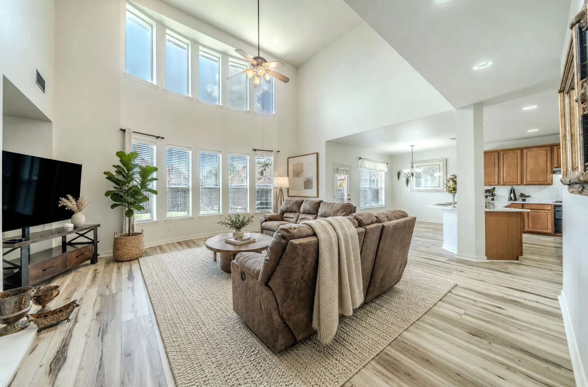 Single Family Residence For Sale in Collin County , 1026 Brentwood Drive, Murphy, Texas 75094, 4 Bedroom, 4 Bathroom, 3 Garage spaces, 3,641 Sqft, built in 2002, mls#21335119, Real Estate Agent in Murphy, Homes For Sale in Collin county, Homes For Sale in Murphy, Realtor in Murphy Texas, Real Estate Brokerage Independent Realty Texas, Luminita Cordes Realtor