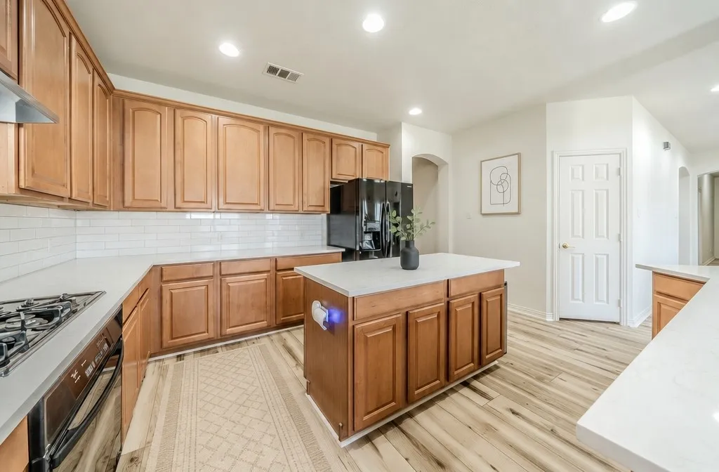 Single Family Residence For Sale in Collin County , 1026 Brentwood Drive, Murphy, Texas 75094, 4 Bedroom, 4 Bathroom, 3 Garage spaces, 3,641 Sqft, built in 2002, mls#21335119, Real Estate Agent in Murphy, Homes For Sale in Collin county, Homes For Sale in Murphy, Realtor in Murphy Texas, Real Estate Brokerage Independent Realty Texas, Luminita Cordes Realtor