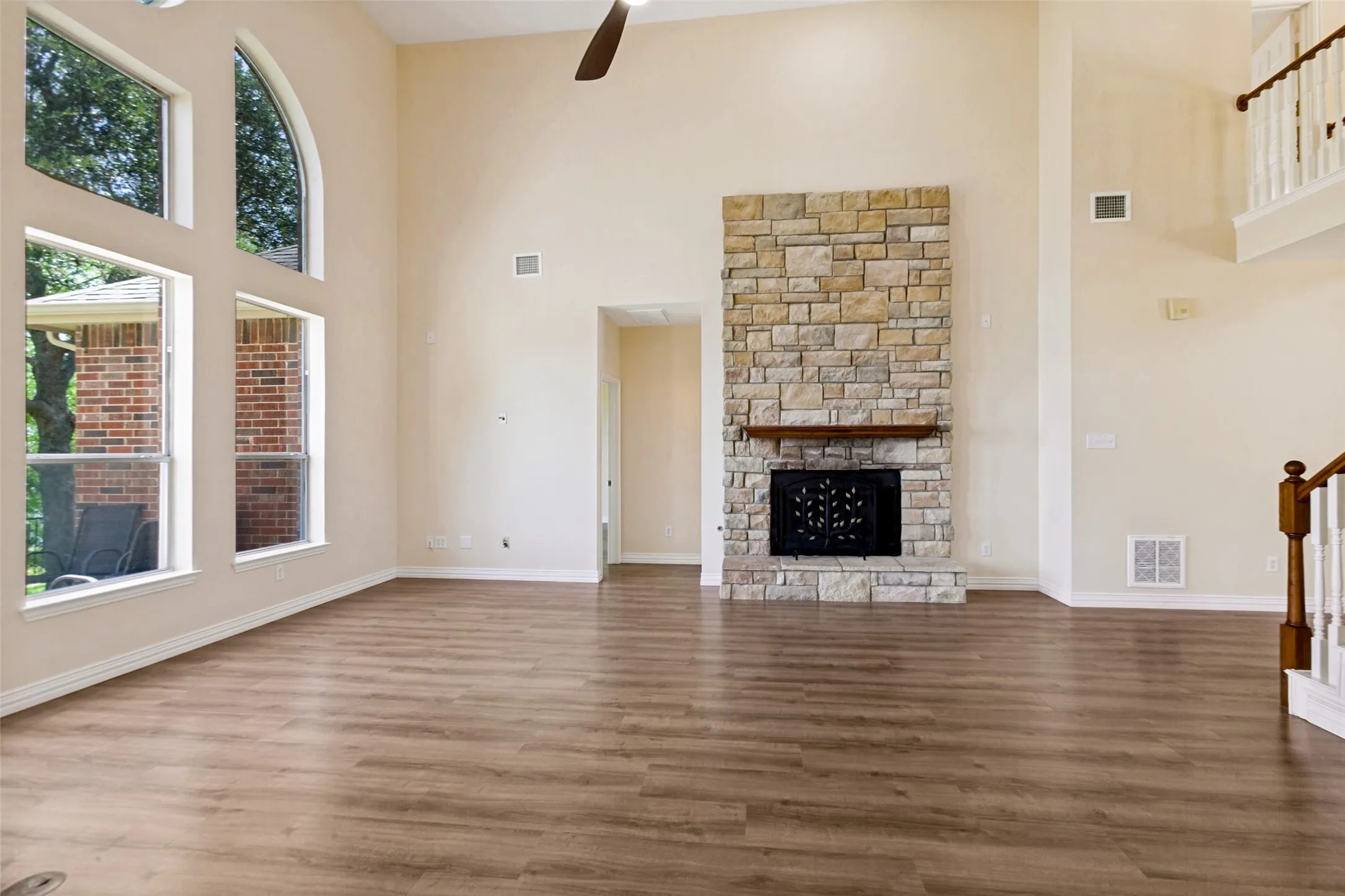 Single Family Residence For Sale in Dallas County , 4115 Abingdon Drive, Garland, Texas 75043, 5 Bedroom, 4 Bathroom, 2 Garage spaces, 3,811 Sqft, built in 2001, mls#21323792, Real Estate Agent in Garland, Homes For Sale in Dallas county, Homes For Sale in Garland, Realtor in Garland Texas, Real Estate Brokerage Independent Realty Texas, Luminita Cordes Realtor