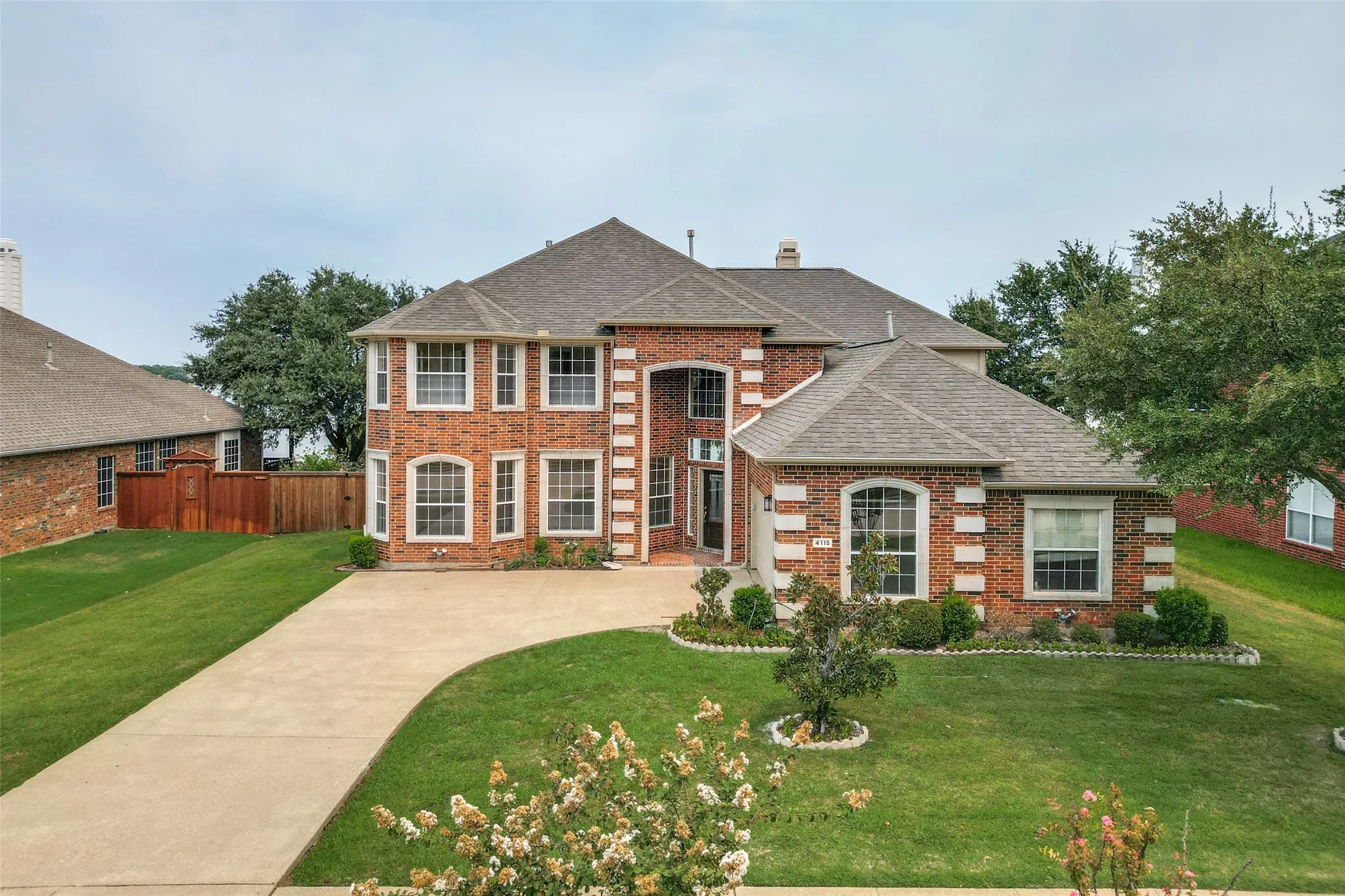 Single Family Residence For Sale in Dallas County , 4115 Abingdon Drive, Garland, Texas 75043, 5 Bedroom, 4 Bathroom, 2 Garage spaces, 3,811 Sqft, built in 2001, mls#21323792, Real Estate Agent in Garland, Homes For Sale in Dallas county, Homes For Sale in Garland, Realtor in Garland Texas, Real Estate Brokerage Independent Realty Texas, Luminita Cordes Realtor