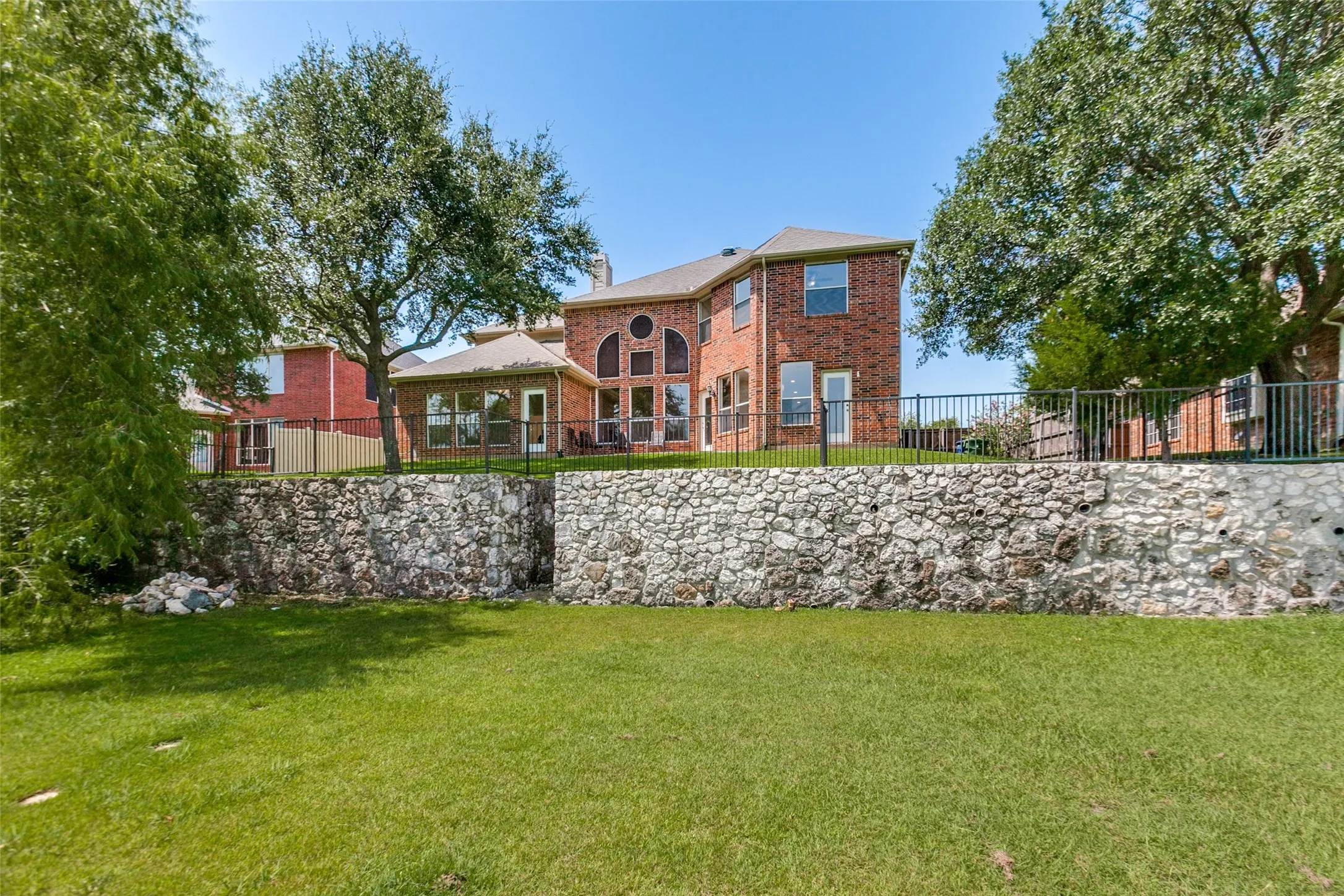 Single Family Residence For Sale in Dallas County , 4115 Abingdon Drive, Garland, Texas 75043, 5 Bedroom, 4 Bathroom, 2 Garage spaces, 3,811 Sqft, built in 2001, mls#21323792, Real Estate Agent in Garland, Homes For Sale in Dallas county, Homes For Sale in Garland, Realtor in Garland Texas, Real Estate Brokerage Independent Realty Texas, Luminita Cordes Realtor
