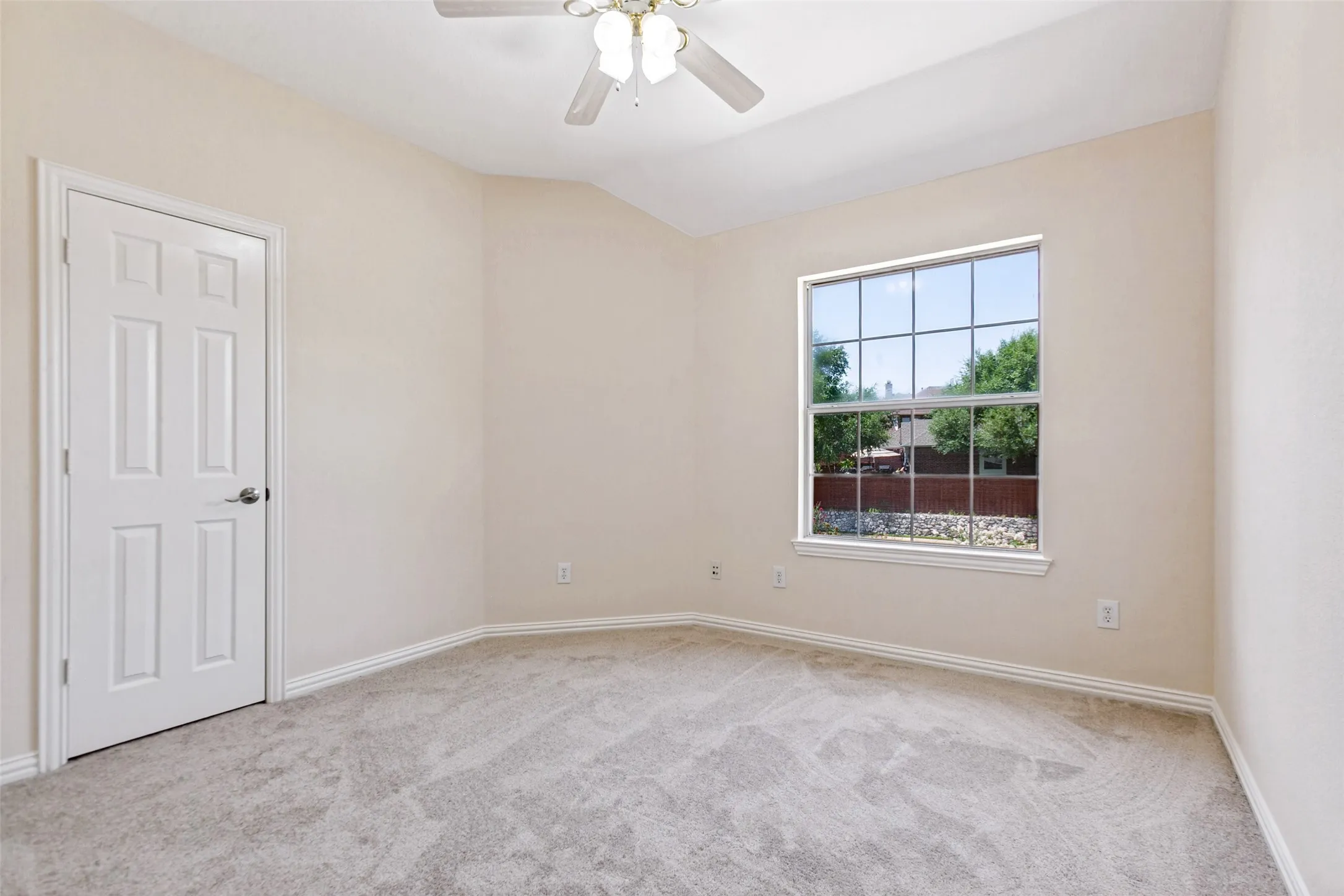 Single Family Residence For Sale in Dallas County , 4115 Abingdon Drive, Garland, Texas 75043, 5 Bedroom, 4 Bathroom, 2 Garage spaces, 3,811 Sqft, built in 2001, mls#21323792, Real Estate Agent in Garland, Homes For Sale in Dallas county, Homes For Sale in Garland, Realtor in Garland Texas, Real Estate Brokerage Independent Realty Texas, Luminita Cordes Realtor