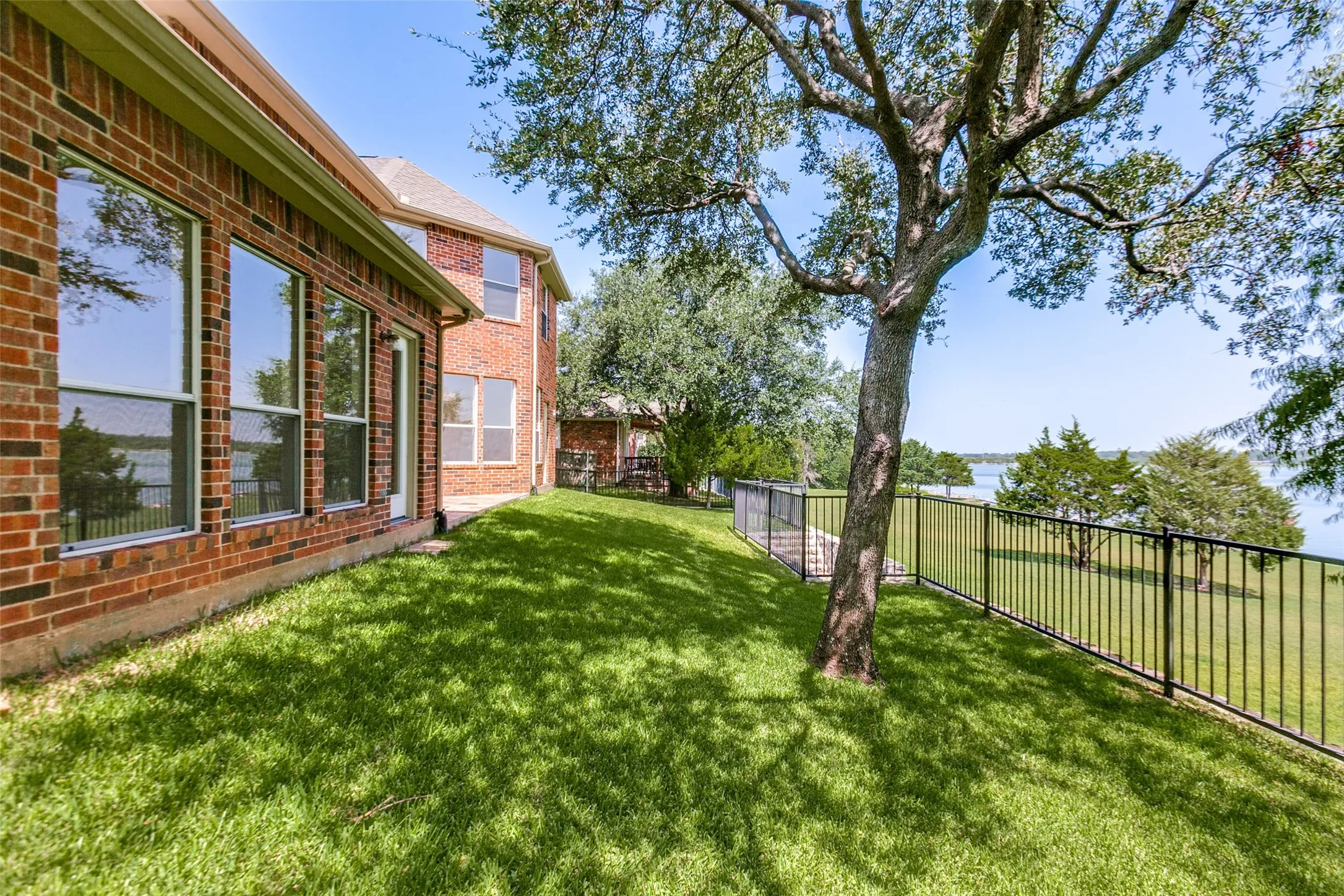 Single Family Residence For Sale in Dallas County , 4115 Abingdon Drive, Garland, Texas 75043, 5 Bedroom, 4 Bathroom, 2 Garage spaces, 3,811 Sqft, built in 2001, mls#21323792, Real Estate Agent in Garland, Homes For Sale in Dallas county, Homes For Sale in Garland, Realtor in Garland Texas, Real Estate Brokerage Independent Realty Texas, Luminita Cordes Realtor