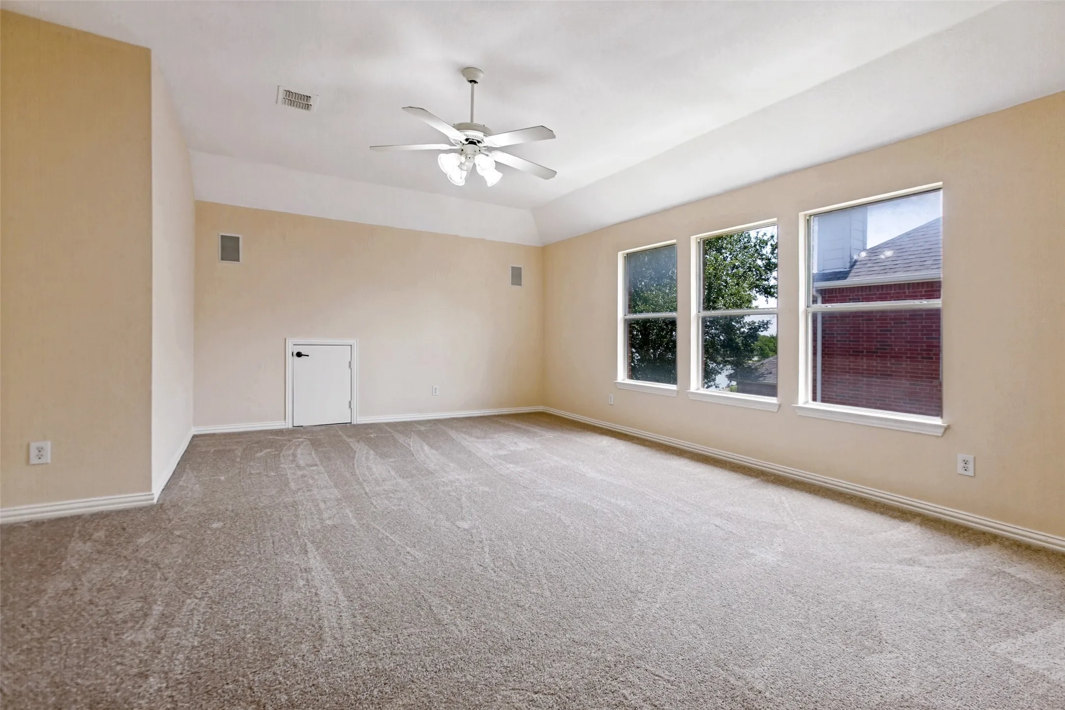 Single Family Residence For Sale in Dallas County , 4115 Abingdon Drive, Garland, Texas 75043, 5 Bedroom, 4 Bathroom, 2 Garage spaces, 3,811 Sqft, built in 2001, mls#21323792, Real Estate Agent in Garland, Homes For Sale in Dallas county, Homes For Sale in Garland, Realtor in Garland Texas, Real Estate Brokerage Independent Realty Texas, Luminita Cordes Realtor
