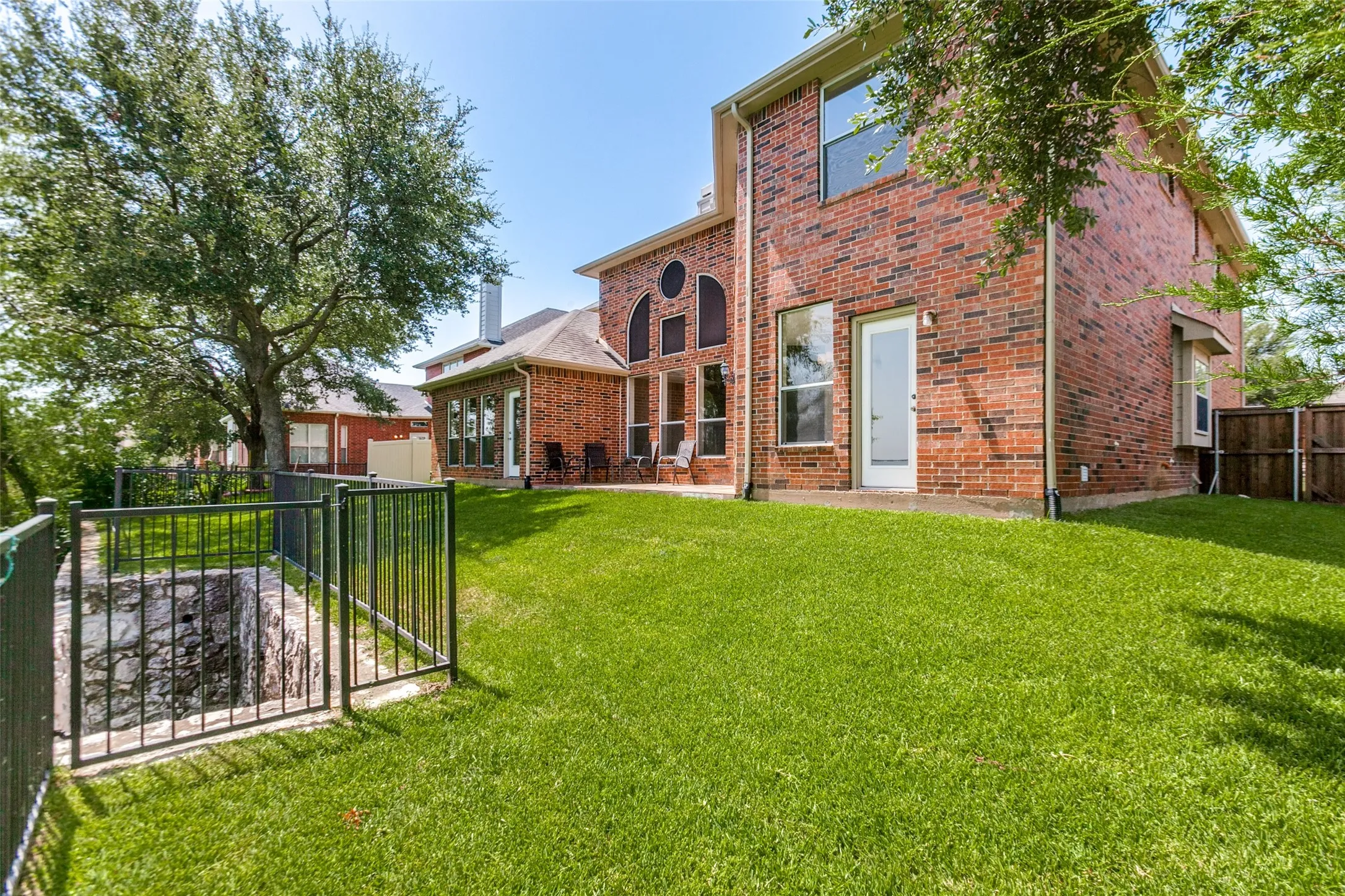 Single Family Residence For Sale in Dallas County , 4115 Abingdon Drive, Garland, Texas 75043, 5 Bedroom, 4 Bathroom, 2 Garage spaces, 3,811 Sqft, built in 2001, mls#21323792, Real Estate Agent in Garland, Homes For Sale in Dallas county, Homes For Sale in Garland, Realtor in Garland Texas, Real Estate Brokerage Independent Realty Texas, Luminita Cordes Realtor