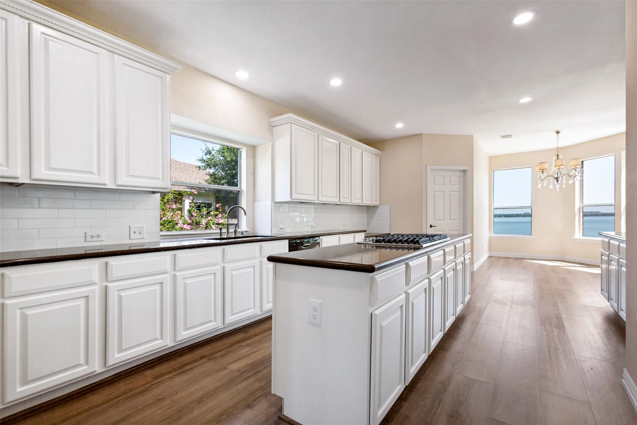 Single Family Residence For Sale in Dallas County , 4115 Abingdon Drive, Garland, Texas 75043, 5 Bedroom, 4 Bathroom, 2 Garage spaces, 3,811 Sqft, built in 2001, mls#21323792, Real Estate Agent in Garland, Homes For Sale in Dallas county, Homes For Sale in Garland, Realtor in Garland Texas, Real Estate Brokerage Independent Realty Texas, Luminita Cordes Realtor