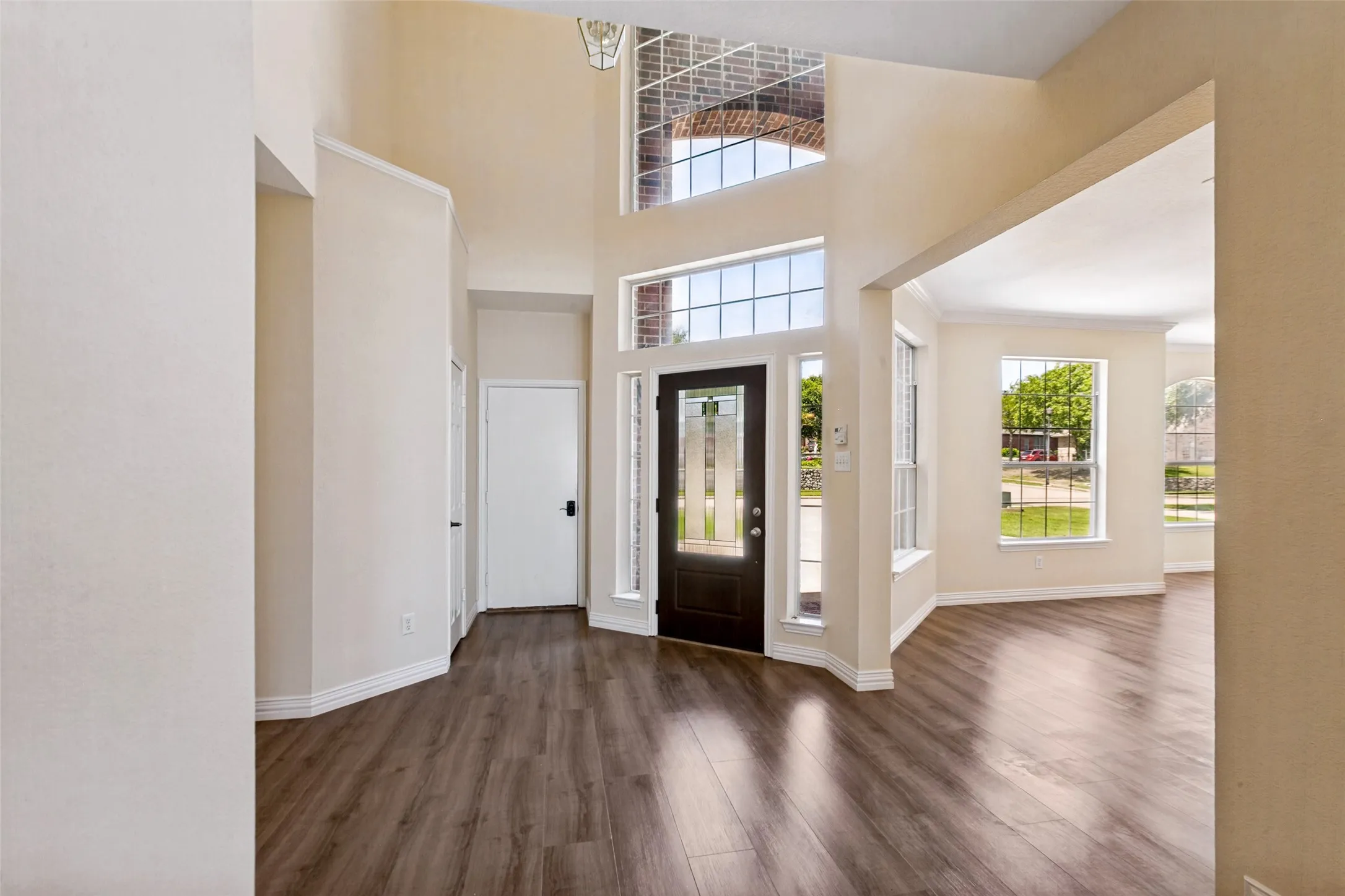 Single Family Residence For Sale in Dallas County , 4115 Abingdon Drive, Garland, Texas 75043, 5 Bedroom, 4 Bathroom, 2 Garage spaces, 3,811 Sqft, built in 2001, mls#21323792, Real Estate Agent in Garland, Homes For Sale in Dallas county, Homes For Sale in Garland, Realtor in Garland Texas, Real Estate Brokerage Independent Realty Texas, Luminita Cordes Realtor
