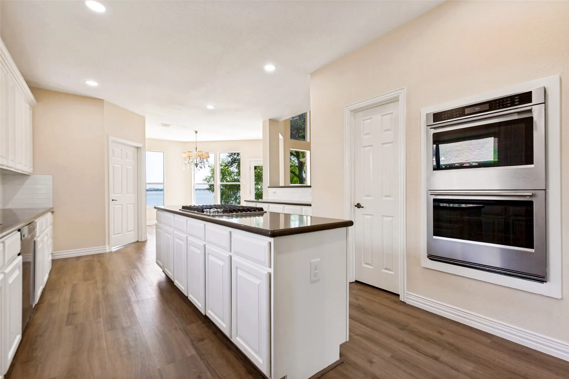 Single Family Residence For Sale in Dallas County , 4115 Abingdon Drive, Garland, Texas 75043, 5 Bedroom, 4 Bathroom, 2 Garage spaces, 3,811 Sqft, built in 2001, mls#21323792, Real Estate Agent in Garland, Homes For Sale in Dallas county, Homes For Sale in Garland, Realtor in Garland Texas, Real Estate Brokerage Independent Realty Texas, Luminita Cordes Realtor