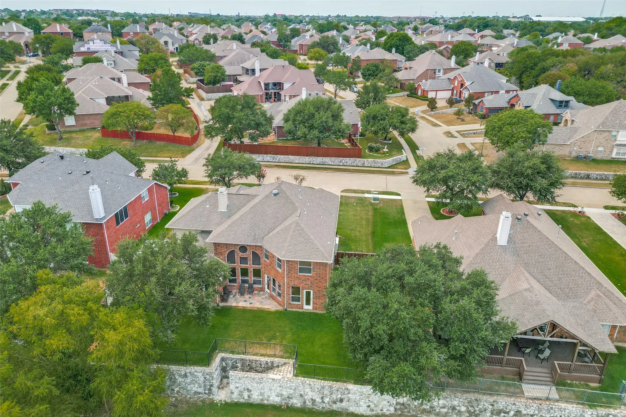 Single Family Residence For Sale in Dallas County , 4115 Abingdon Drive, Garland, Texas 75043, 5 Bedroom, 4 Bathroom, 2 Garage spaces, 3,811 Sqft, built in 2001, mls#21323792, Real Estate Agent in Garland, Homes For Sale in Dallas county, Homes For Sale in Garland, Realtor in Garland Texas, Real Estate Brokerage Independent Realty Texas, Luminita Cordes Realtor