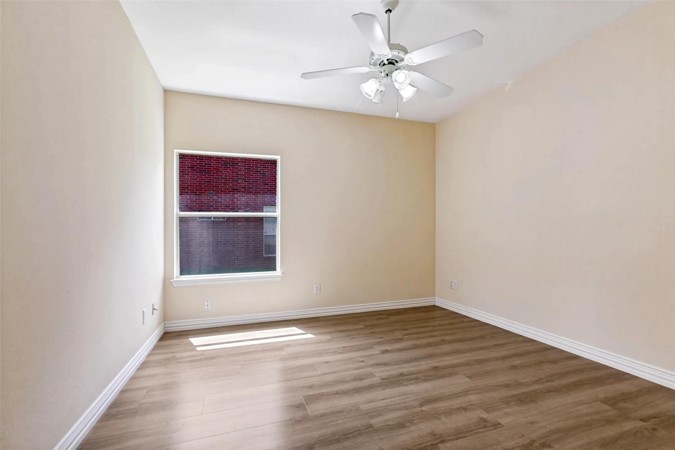 Single Family Residence For Sale in Dallas County , 4115 Abingdon Drive, Garland, Texas 75043, 5 Bedroom, 4 Bathroom, 2 Garage spaces, 3,811 Sqft, built in 2001, mls#21323792, Real Estate Agent in Garland, Homes For Sale in Dallas county, Homes For Sale in Garland, Realtor in Garland Texas, Real Estate Brokerage Independent Realty Texas, Luminita Cordes Realtor
