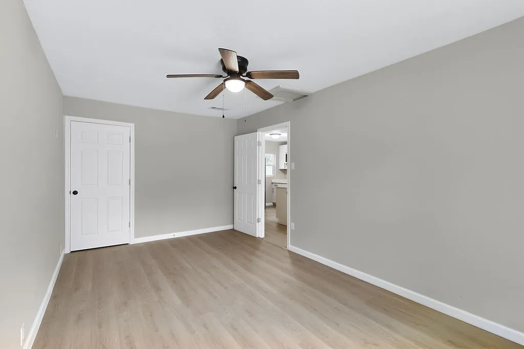 Single Family Residence For Sale in Morris County , 444 Bowie, Lone Star, Texas 75668, 4 Bedroom, 1 Bathroom, Garage spaces, 920 Sqft, built in 1955, mls#21318235, Real Estate Agent in Lone Star, Homes For Sale in Morris county, Homes For Sale in Lone Star, Realtor in Lone Star Texas, Real Estate Brokerage Independent Realty Texas, Luminita Cordes Realtor
