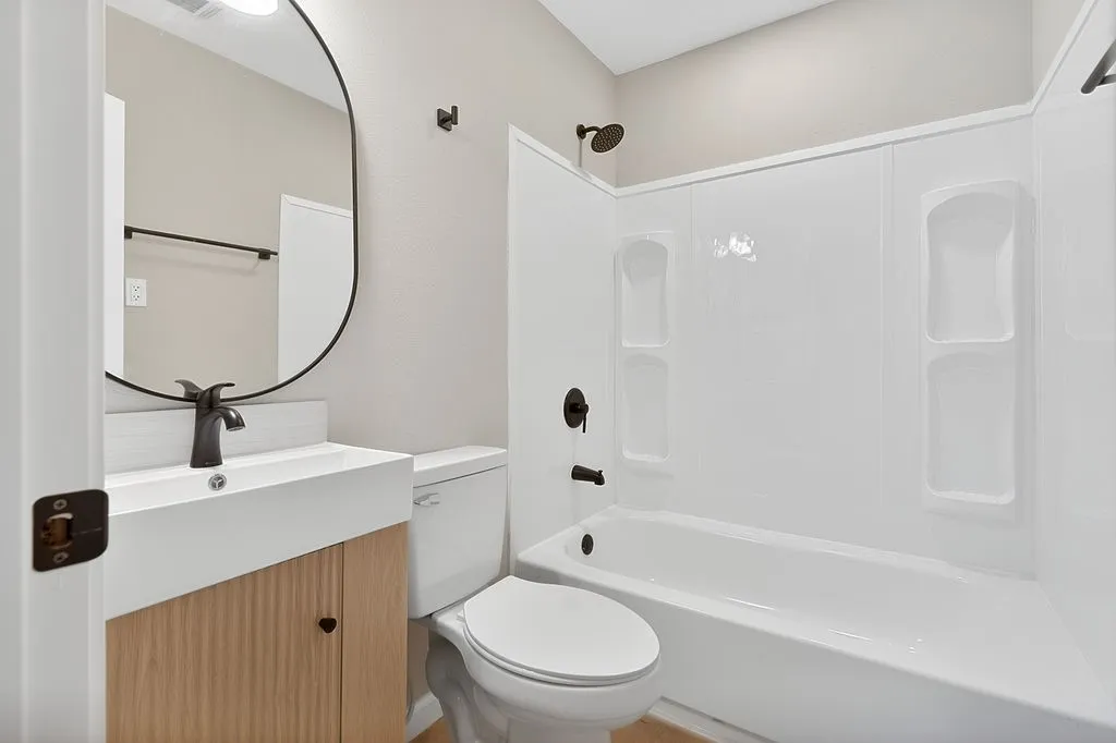 Single Family Residence For Sale in Morris County , 444 Bowie, Lone Star, Texas 75668, 4 Bedroom, 1 Bathroom, Garage spaces, 920 Sqft, built in 1955, mls#21318235, Real Estate Agent in Lone Star, Homes For Sale in Morris county, Homes For Sale in Lone Star, Realtor in Lone Star Texas, Real Estate Brokerage Independent Realty Texas, Luminita Cordes Realtor