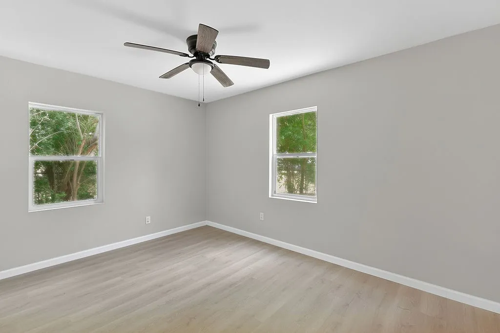 Single Family Residence For Sale in Morris County , 444 Bowie, Lone Star, Texas 75668, 4 Bedroom, 1 Bathroom, Garage spaces, 920 Sqft, built in 1955, mls#21318235, Real Estate Agent in Lone Star, Homes For Sale in Morris county, Homes For Sale in Lone Star, Realtor in Lone Star Texas, Real Estate Brokerage Independent Realty Texas, Luminita Cordes Realtor