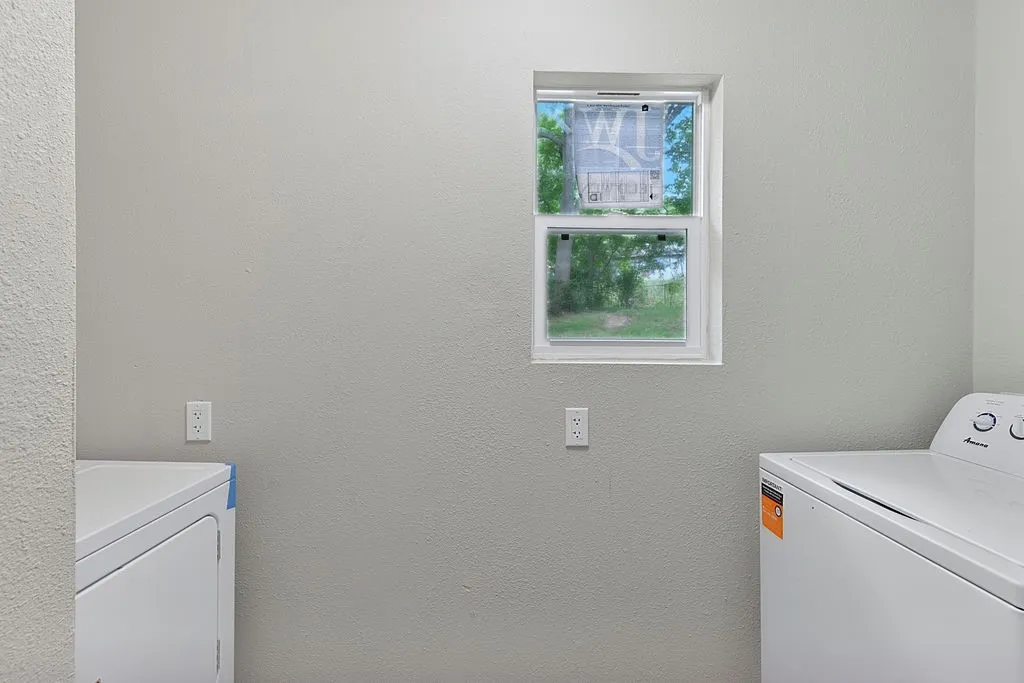 Single Family Residence For Sale in Morris County , 444 Bowie, Lone Star, Texas 75668, 4 Bedroom, 1 Bathroom, Garage spaces, 920 Sqft, built in 1955, mls#21318235, Real Estate Agent in Lone Star, Homes For Sale in Morris county, Homes For Sale in Lone Star, Realtor in Lone Star Texas, Real Estate Brokerage Independent Realty Texas, Luminita Cordes Realtor