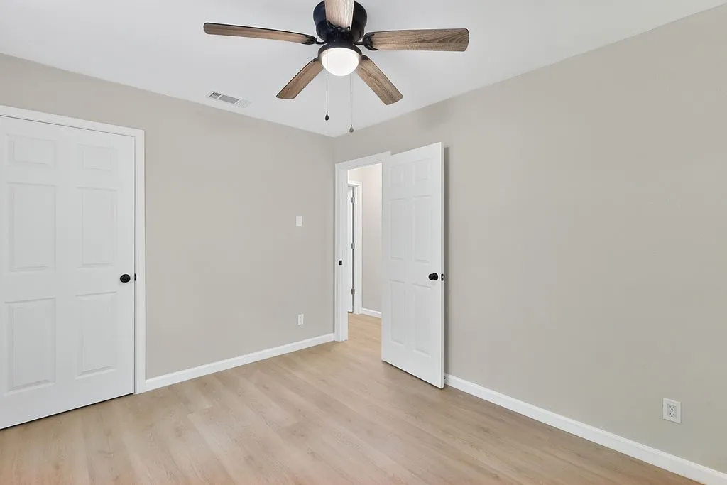 Single Family Residence For Sale in Morris County , 444 Bowie, Lone Star, Texas 75668, 4 Bedroom, 1 Bathroom, Garage spaces, 920 Sqft, built in 1955, mls#21318235, Real Estate Agent in Lone Star, Homes For Sale in Morris county, Homes For Sale in Lone Star, Realtor in Lone Star Texas, Real Estate Brokerage Independent Realty Texas, Luminita Cordes Realtor