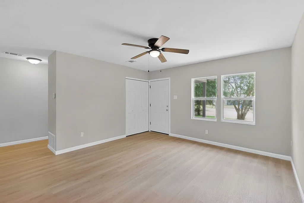 Single Family Residence For Sale in Morris County , 444 Bowie, Lone Star, Texas 75668, 4 Bedroom, 1 Bathroom, Garage spaces, 920 Sqft, built in 1955, mls#21318235, Real Estate Agent in Lone Star, Homes For Sale in Morris county, Homes For Sale in Lone Star, Realtor in Lone Star Texas, Real Estate Brokerage Independent Realty Texas, Luminita Cordes Realtor