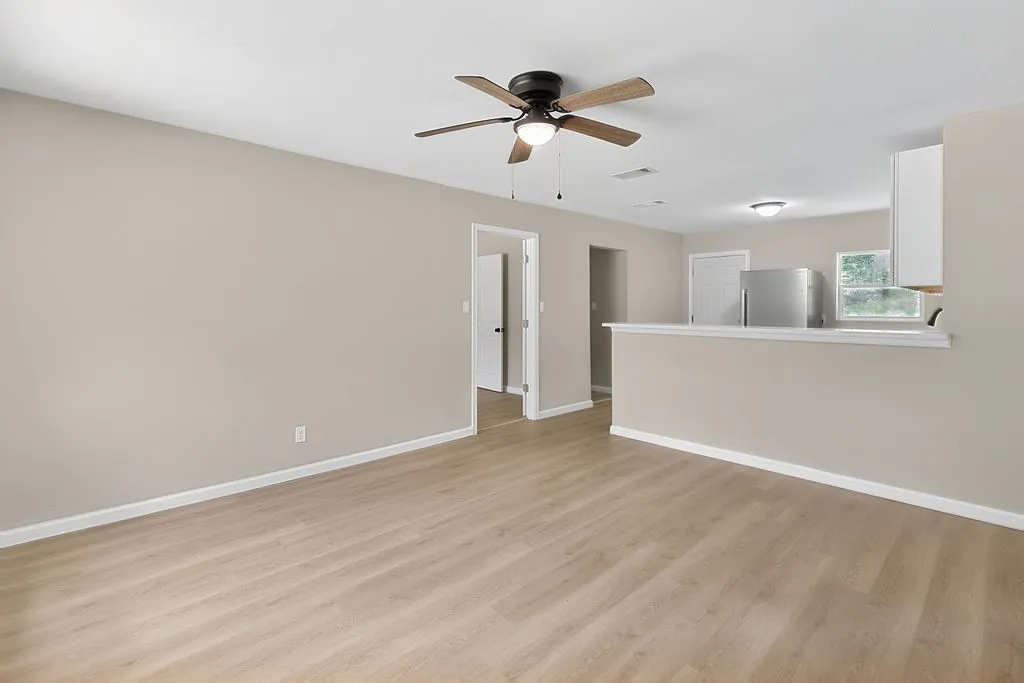 Single Family Residence For Sale in Morris County , 444 Bowie, Lone Star, Texas 75668, 4 Bedroom, 1 Bathroom, Garage spaces, 920 Sqft, built in 1955, mls#21318235, Real Estate Agent in Lone Star, Homes For Sale in Morris county, Homes For Sale in Lone Star, Realtor in Lone Star Texas, Real Estate Brokerage Independent Realty Texas, Luminita Cordes Realtor
