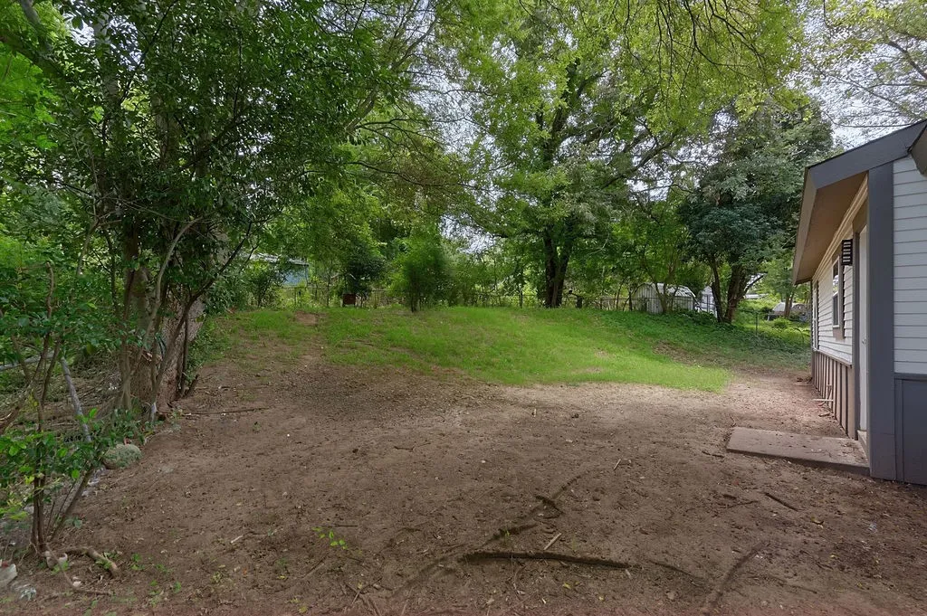 Single Family Residence For Sale in Morris County , 444 Bowie, Lone Star, Texas 75668, 4 Bedroom, 1 Bathroom, Garage spaces, 920 Sqft, built in 1955, mls#21318235, Real Estate Agent in Lone Star, Homes For Sale in Morris county, Homes For Sale in Lone Star, Realtor in Lone Star Texas, Real Estate Brokerage Independent Realty Texas, Luminita Cordes Realtor