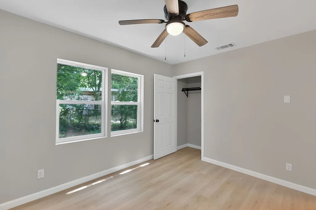 Single Family Residence For Sale in Morris County , 444 Bowie, Lone Star, Texas 75668, 4 Bedroom, 1 Bathroom, Garage spaces, 920 Sqft, built in 1955, mls#21318235, Real Estate Agent in Lone Star, Homes For Sale in Morris county, Homes For Sale in Lone Star, Realtor in Lone Star Texas, Real Estate Brokerage Independent Realty Texas, Luminita Cordes Realtor