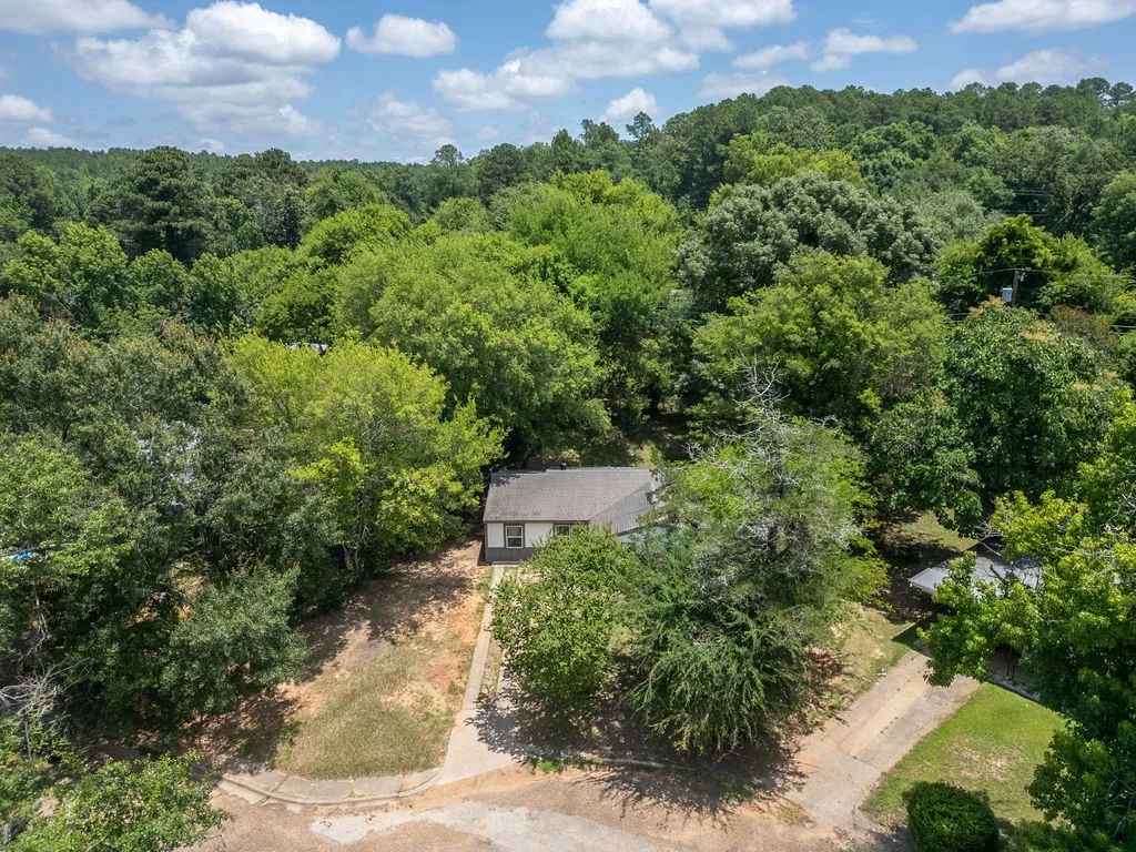 Single Family Residence For Sale in Morris County , 444 Bowie, Lone Star, Texas 75668, 4 Bedroom, 1 Bathroom, Garage spaces, 920 Sqft, built in 1955, mls#21318235, Real Estate Agent in Lone Star, Homes For Sale in Morris county, Homes For Sale in Lone Star, Realtor in Lone Star Texas, Real Estate Brokerage Independent Realty Texas, Luminita Cordes Realtor