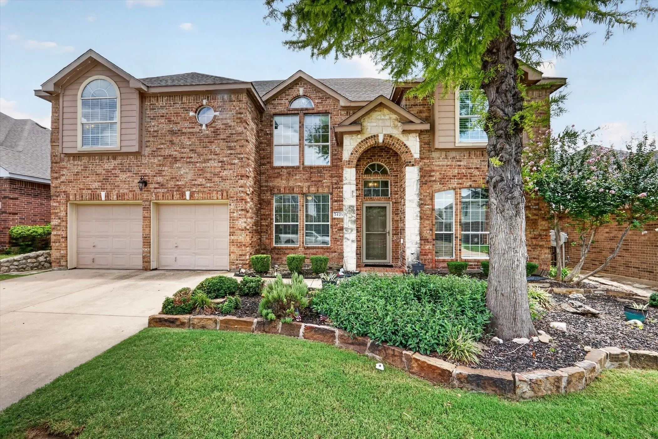 Single Family Residence For Sale in Tarrant County , 5425 Rolling Meadows Drive, Fort Worth, Texas 76123, 5 Bedroom, 4 Bathroom, 2 Garage spaces, 3,719 Sqft, built in 2003, mls#21333078, Real Estate Agent in Fort Worth, Homes For Sale in Tarrant county, Homes For Sale in Fort Worth, Realtor in Fort Worth Texas, Real Estate Brokerage Independent Realty Texas, Luminita Cordes Realtor