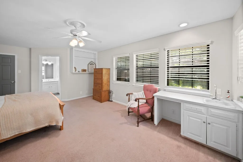 Single Family Residence For Sale in Smith County , 2829 Yorktown Drive, Tyler, Texas 75701, 4 Bedroom, 4 Bathroom, 3 Garage spaces, 3,160 Sqft, built in 1965, mls#21336947, Real Estate Agent in Tyler, Homes For Sale in Smith county, Homes For Sale in Tyler, Realtor in Tyler Texas, Real Estate Brokerage Independent Realty Texas, Luminita Cordes Realtor