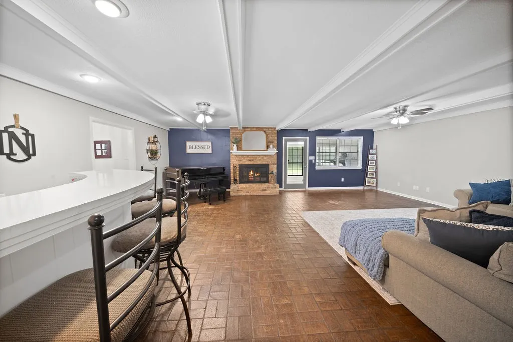 Single Family Residence For Sale in Smith County , 2829 Yorktown Drive, Tyler, Texas 75701, 4 Bedroom, 4 Bathroom, 3 Garage spaces, 3,160 Sqft, built in 1965, mls#21336947, Real Estate Agent in Tyler, Homes For Sale in Smith county, Homes For Sale in Tyler, Realtor in Tyler Texas, Real Estate Brokerage Independent Realty Texas, Luminita Cordes Realtor