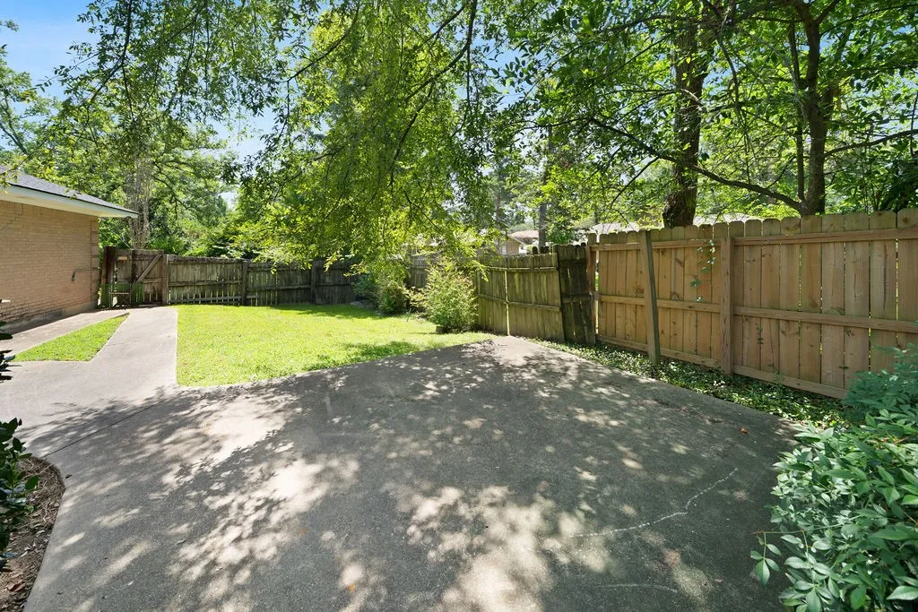 Single Family Residence For Sale in Smith County , 2829 Yorktown Drive, Tyler, Texas 75701, 4 Bedroom, 4 Bathroom, 3 Garage spaces, 3,160 Sqft, built in 1965, mls#21336947, Real Estate Agent in Tyler, Homes For Sale in Smith county, Homes For Sale in Tyler, Realtor in Tyler Texas, Real Estate Brokerage Independent Realty Texas, Luminita Cordes Realtor