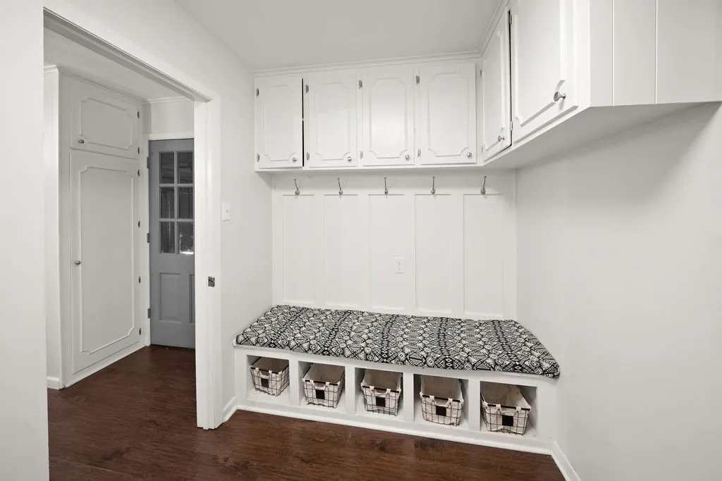 Single Family Residence For Sale in Smith County , 2829 Yorktown Drive, Tyler, Texas 75701, 4 Bedroom, 4 Bathroom, 3 Garage spaces, 3,160 Sqft, built in 1965, mls#21336947, Real Estate Agent in Tyler, Homes For Sale in Smith county, Homes For Sale in Tyler, Realtor in Tyler Texas, Real Estate Brokerage Independent Realty Texas, Luminita Cordes Realtor