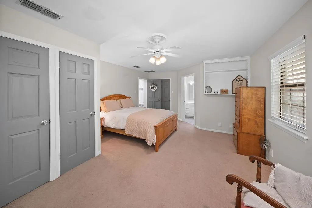 Single Family Residence For Sale in Smith County , 2829 Yorktown Drive, Tyler, Texas 75701, 4 Bedroom, 4 Bathroom, 3 Garage spaces, 3,160 Sqft, built in 1965, mls#21336947, Real Estate Agent in Tyler, Homes For Sale in Smith county, Homes For Sale in Tyler, Realtor in Tyler Texas, Real Estate Brokerage Independent Realty Texas, Luminita Cordes Realtor