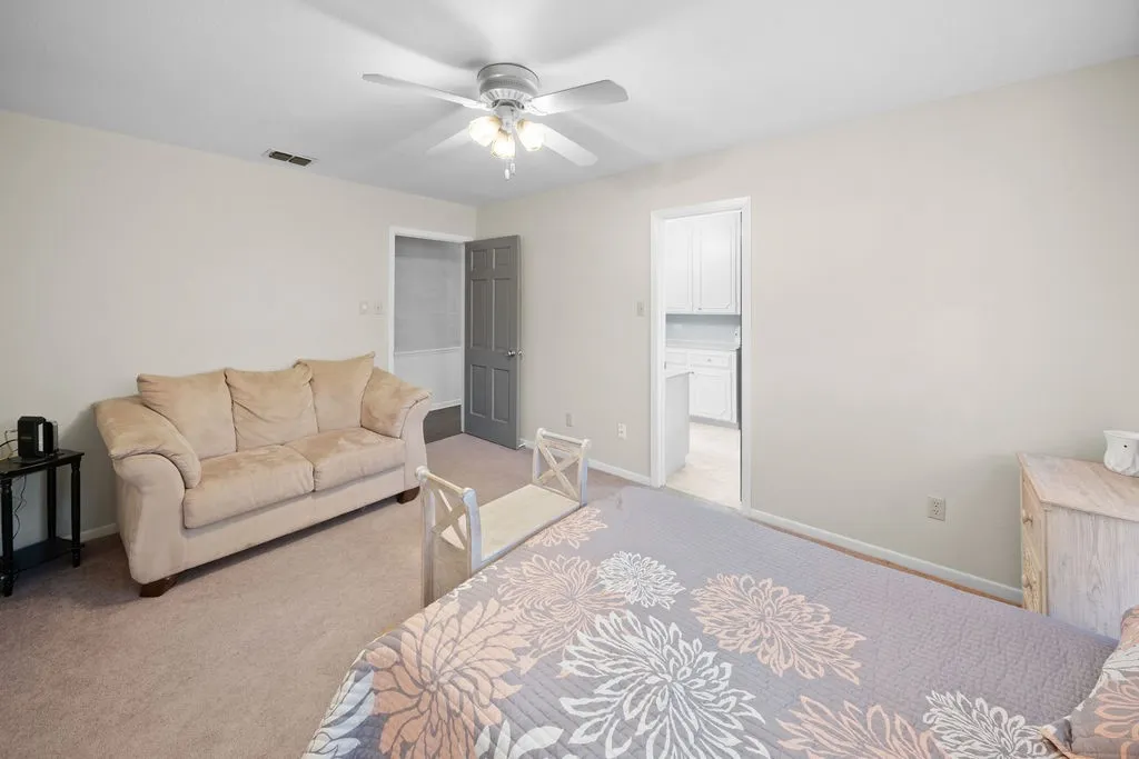 Single Family Residence For Sale in Smith County , 2829 Yorktown Drive, Tyler, Texas 75701, 4 Bedroom, 4 Bathroom, 3 Garage spaces, 3,160 Sqft, built in 1965, mls#21336947, Real Estate Agent in Tyler, Homes For Sale in Smith county, Homes For Sale in Tyler, Realtor in Tyler Texas, Real Estate Brokerage Independent Realty Texas, Luminita Cordes Realtor