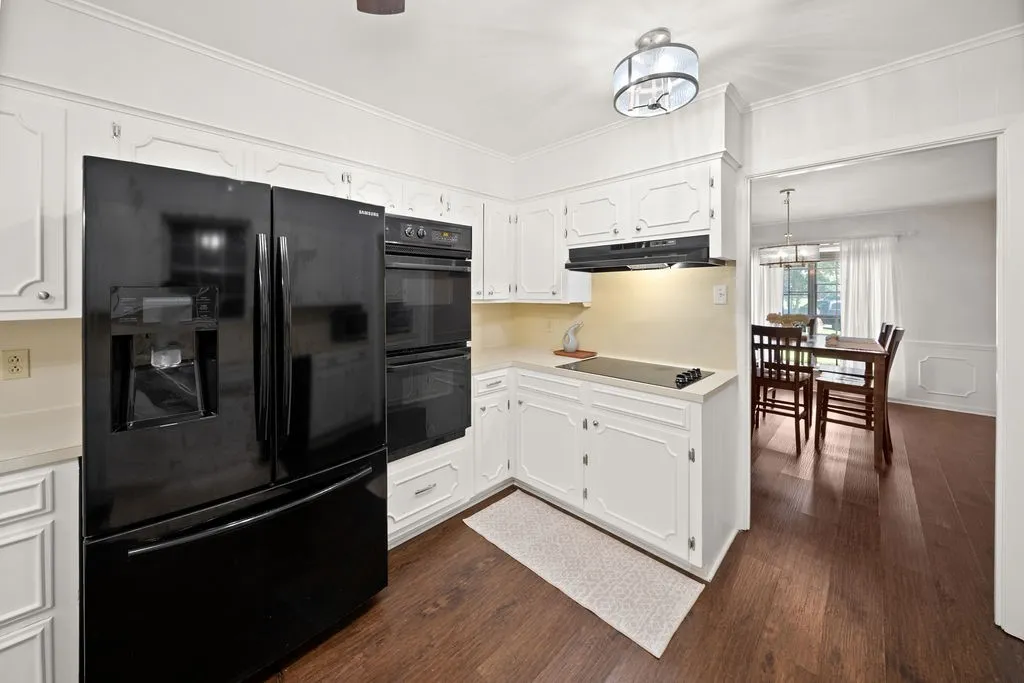 Single Family Residence For Sale in Smith County , 2829 Yorktown Drive, Tyler, Texas 75701, 4 Bedroom, 4 Bathroom, 3 Garage spaces, 3,160 Sqft, built in 1965, mls#21336947, Real Estate Agent in Tyler, Homes For Sale in Smith county, Homes For Sale in Tyler, Realtor in Tyler Texas, Real Estate Brokerage Independent Realty Texas, Luminita Cordes Realtor