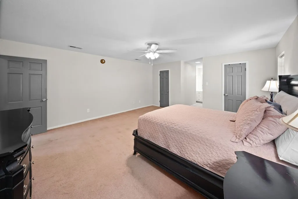 Single Family Residence For Sale in Smith County , 2829 Yorktown Drive, Tyler, Texas 75701, 4 Bedroom, 4 Bathroom, 3 Garage spaces, 3,160 Sqft, built in 1965, mls#21336947, Real Estate Agent in Tyler, Homes For Sale in Smith county, Homes For Sale in Tyler, Realtor in Tyler Texas, Real Estate Brokerage Independent Realty Texas, Luminita Cordes Realtor