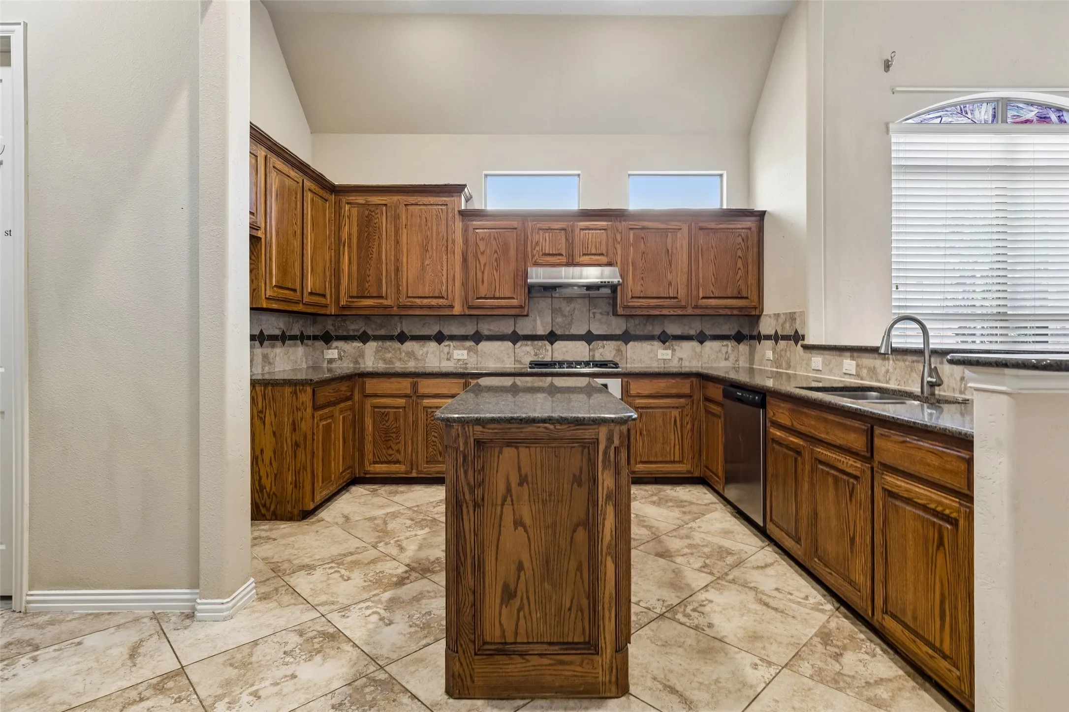 Single Family Residence For Sale in Collin County , 956 Cougar Drive, Allen, Texas 75013, 5 Bedroom, 4 Bathroom, 2 Garage spaces, 3,398 Sqft, built in 2007, mls#21336546, Real Estate Agent in Allen, Homes For Sale in Collin county, Homes For Sale in Allen, Realtor in Allen Texas, Real Estate Brokerage Independent Realty Texas, Luminita Cordes Realtor