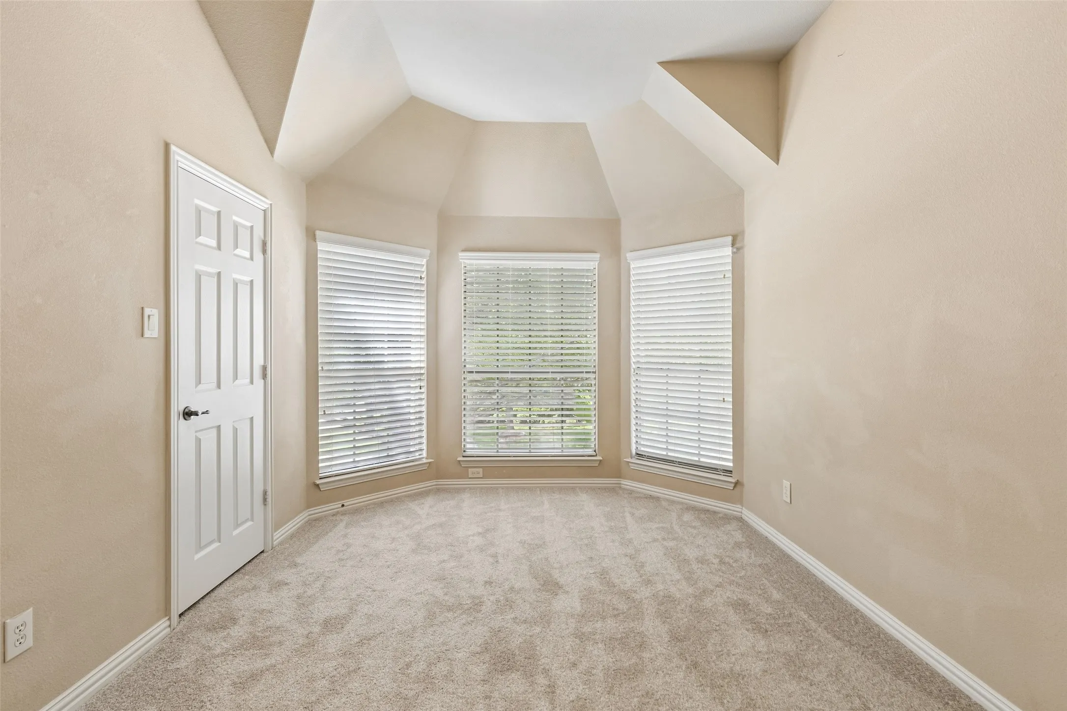 Single Family Residence For Sale in Collin County , 956 Cougar Drive, Allen, Texas 75013, 5 Bedroom, 4 Bathroom, 2 Garage spaces, 3,398 Sqft, built in 2007, mls#21336546, Real Estate Agent in Allen, Homes For Sale in Collin county, Homes For Sale in Allen, Realtor in Allen Texas, Real Estate Brokerage Independent Realty Texas, Luminita Cordes Realtor
