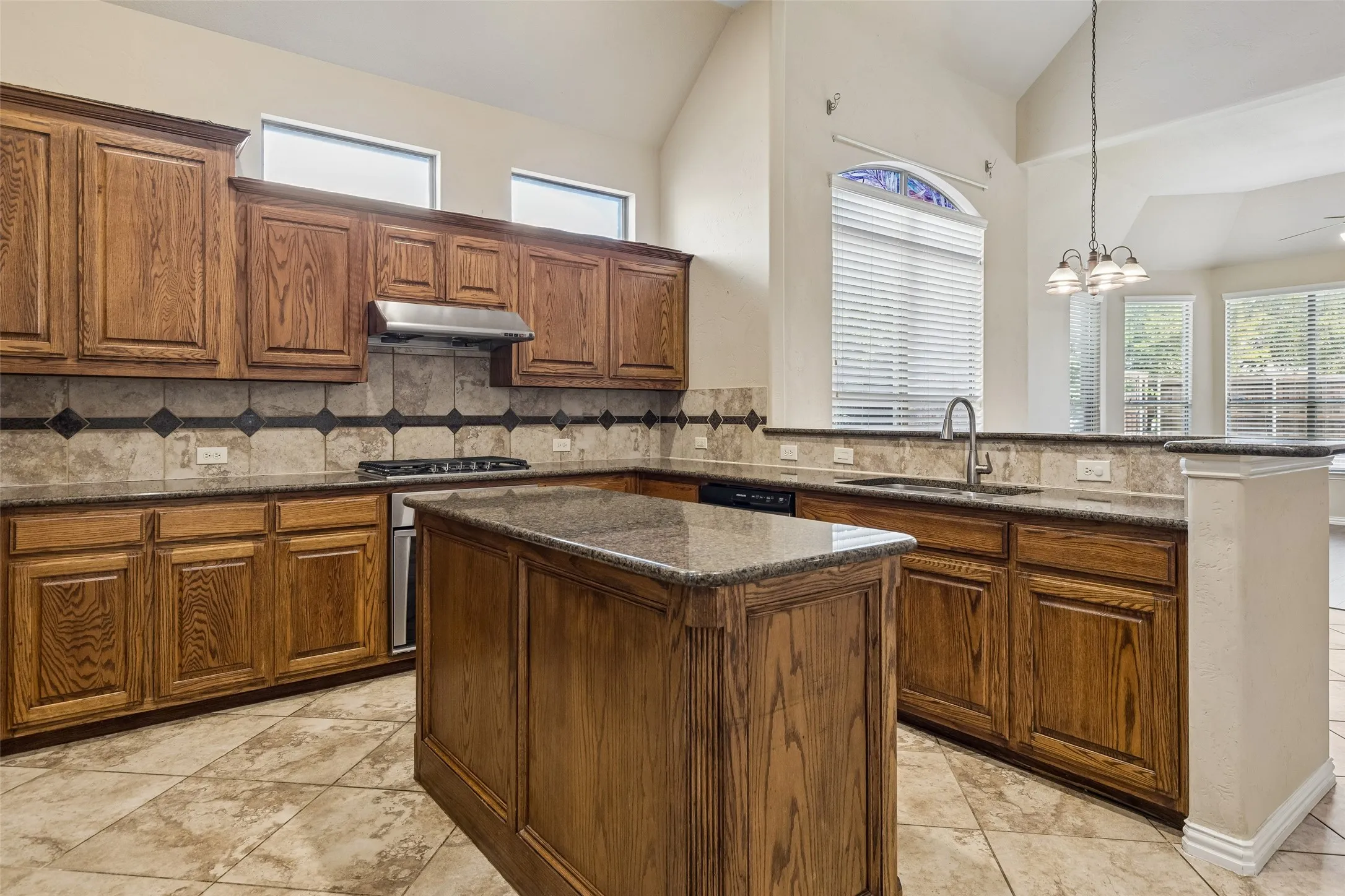 Single Family Residence For Sale in Collin County , 956 Cougar Drive, Allen, Texas 75013, 5 Bedroom, 4 Bathroom, 2 Garage spaces, 3,398 Sqft, built in 2007, mls#21336546, Real Estate Agent in Allen, Homes For Sale in Collin county, Homes For Sale in Allen, Realtor in Allen Texas, Real Estate Brokerage Independent Realty Texas, Luminita Cordes Realtor