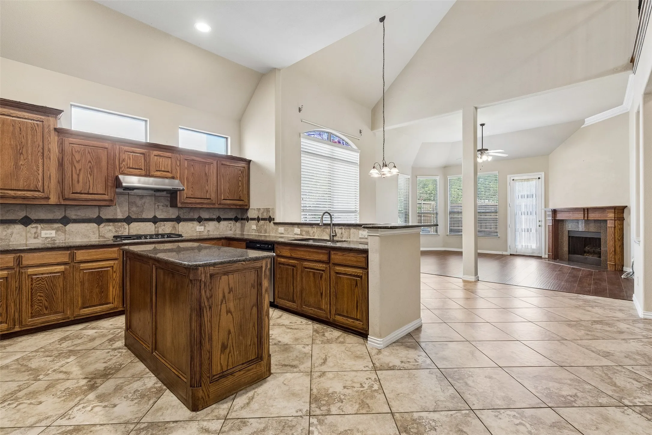 Single Family Residence For Sale in Collin County , 956 Cougar Drive, Allen, Texas 75013, 5 Bedroom, 4 Bathroom, 2 Garage spaces, 3,398 Sqft, built in 2007, mls#21336546, Real Estate Agent in Allen, Homes For Sale in Collin county, Homes For Sale in Allen, Realtor in Allen Texas, Real Estate Brokerage Independent Realty Texas, Luminita Cordes Realtor