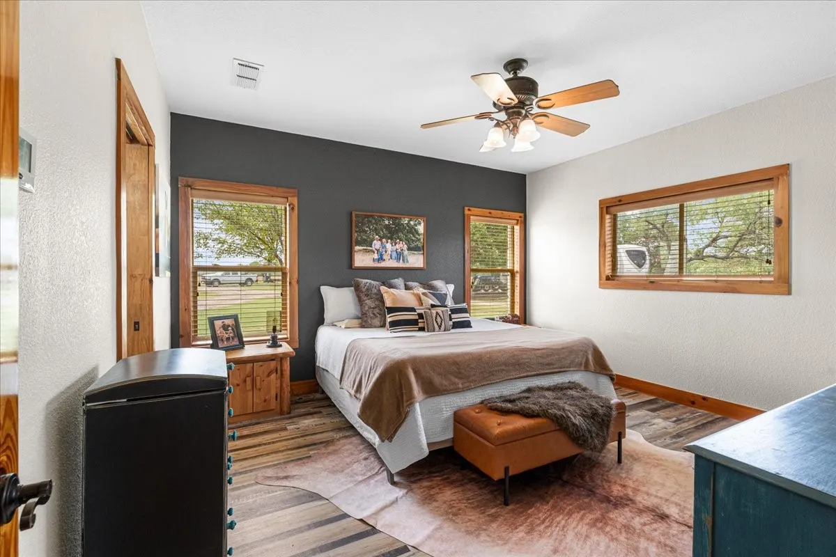 Single Family Residence For Sale in Navarro County , 7303 S US Highway 287, Corsicana, Texas 75109, 4 Bedroom, 4 Bathroom, 3 Garage spaces, 2,936 Sqft, built in 2010, mls#21338126, Real Estate Agent in Corsicana, Homes For Sale in Navarro county, Homes For Sale in Corsicana, Realtor in Corsicana Texas, Real Estate Brokerage Independent Realty Texas, Luminita Cordes Realtor