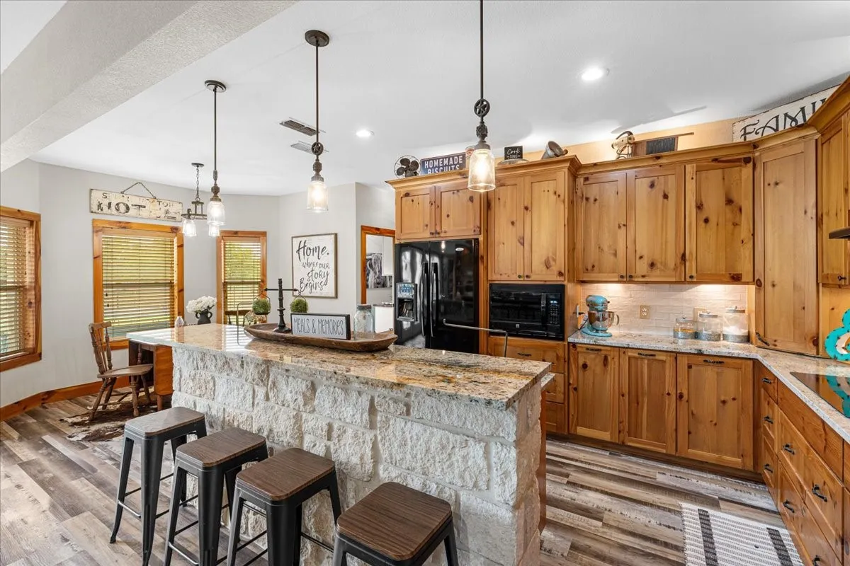 Single Family Residence For Sale in Navarro County , 7303 S US Highway 287, Corsicana, Texas 75109, 4 Bedroom, 4 Bathroom, 3 Garage spaces, 2,936 Sqft, built in 2010, mls#21338126, Real Estate Agent in Corsicana, Homes For Sale in Navarro county, Homes For Sale in Corsicana, Realtor in Corsicana Texas, Real Estate Brokerage Independent Realty Texas, Luminita Cordes Realtor