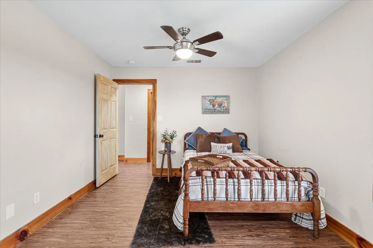 Single Family Residence For Sale in Navarro County , 7303 S US Highway 287, Corsicana, Texas 75109, 4 Bedroom, 4 Bathroom, 3 Garage spaces, 2,936 Sqft, built in 2010, mls#21338126, Real Estate Agent in Corsicana, Homes For Sale in Navarro county, Homes For Sale in Corsicana, Realtor in Corsicana Texas, Real Estate Brokerage Independent Realty Texas, Luminita Cordes Realtor